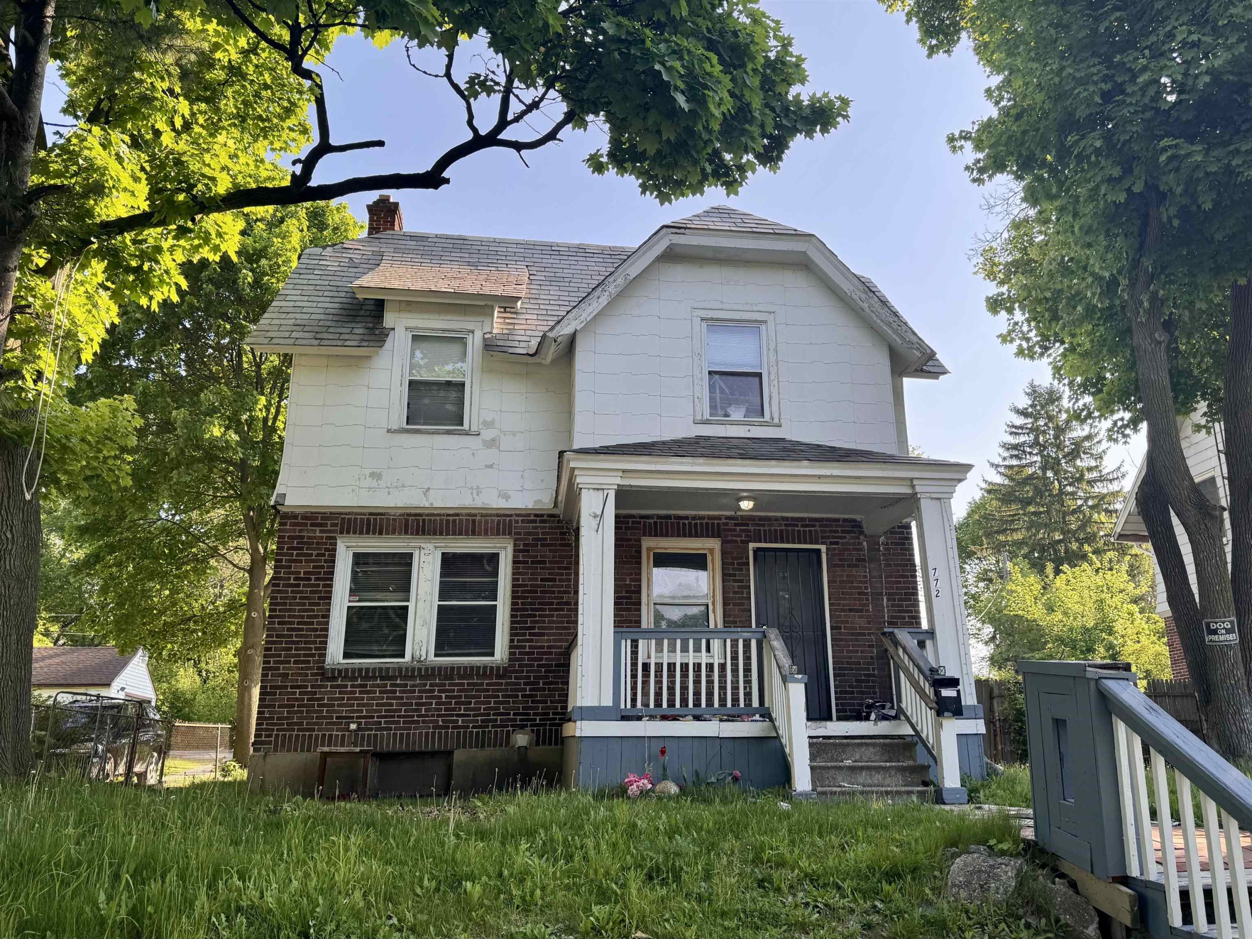 772 N Chevrolet AVE