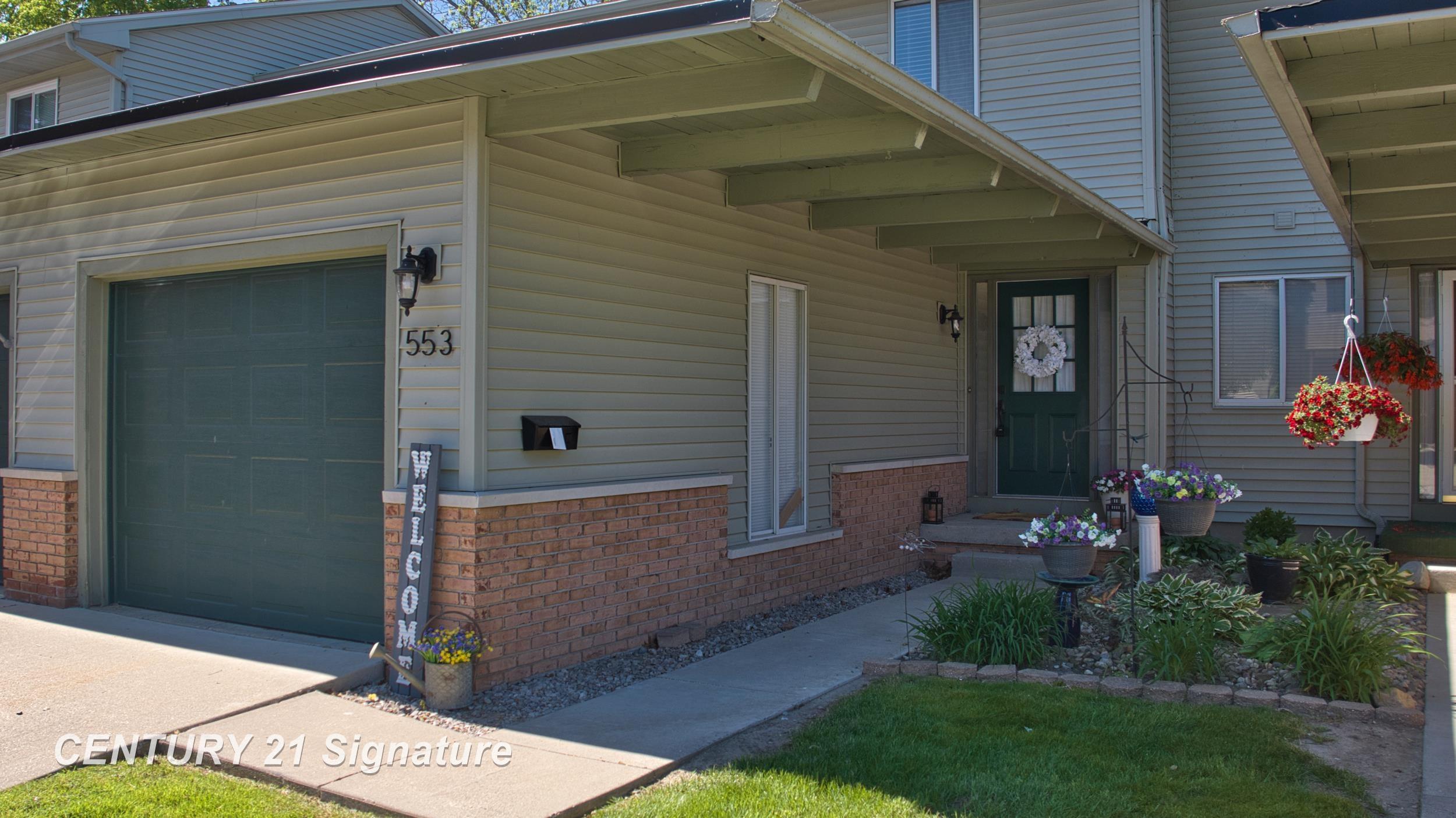 553 Oakbrook CIR