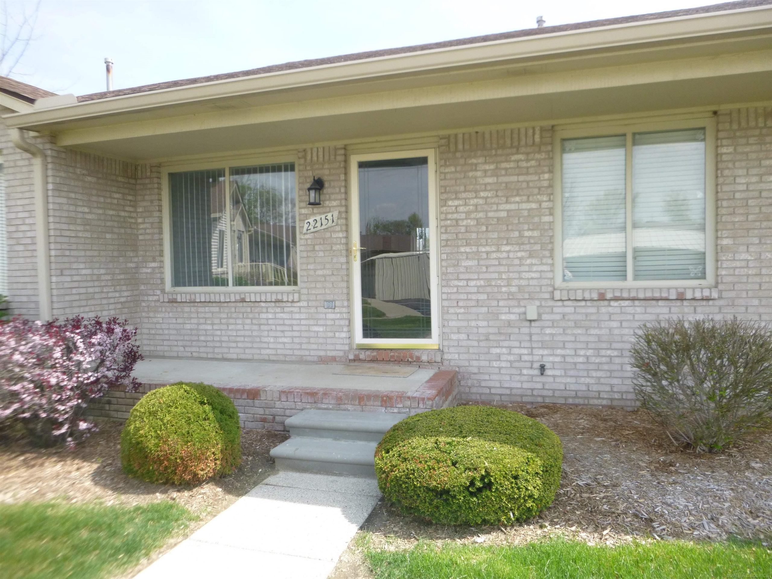 22151 Glenwood
