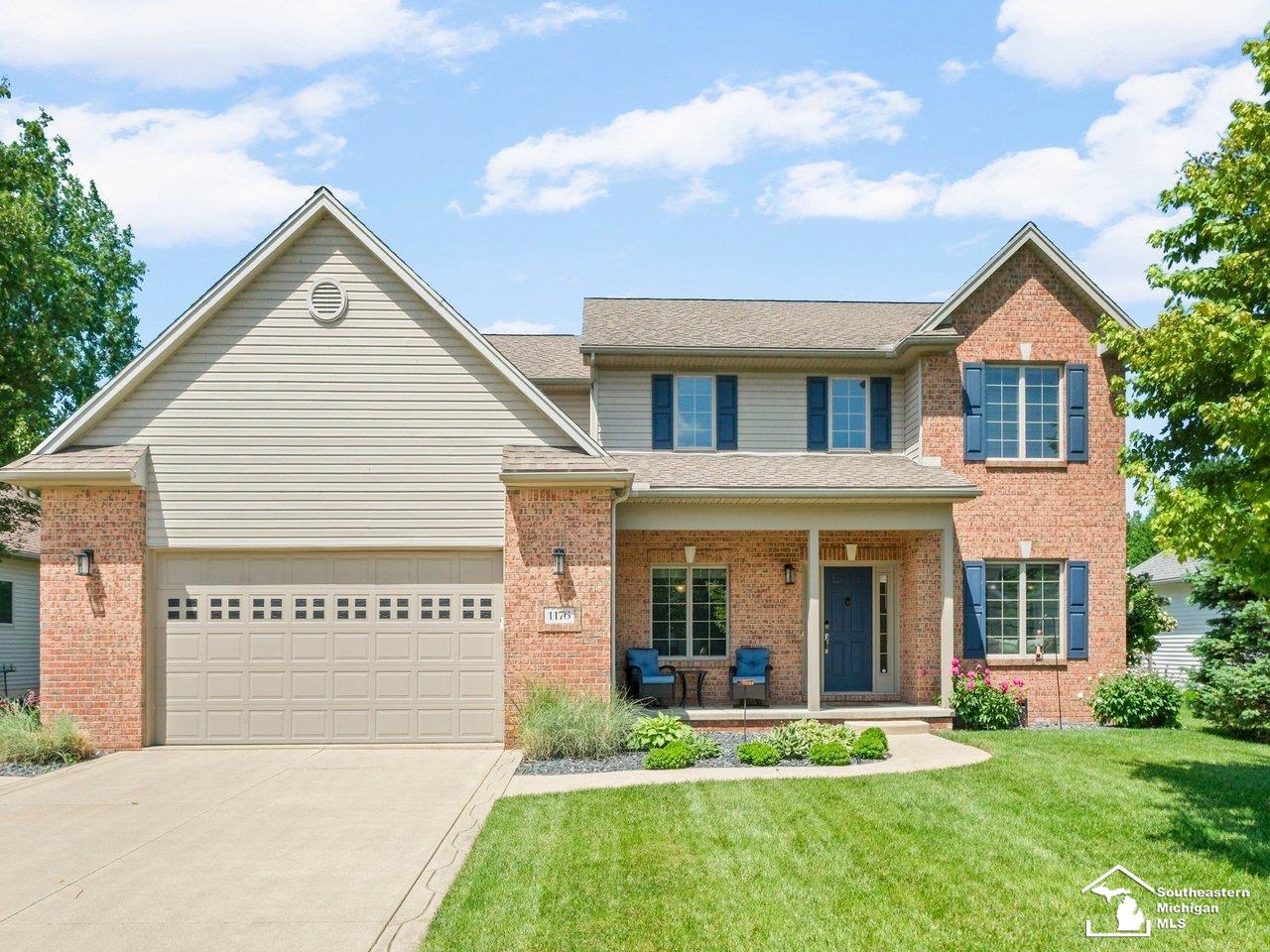 1176 Twin Lakes DR