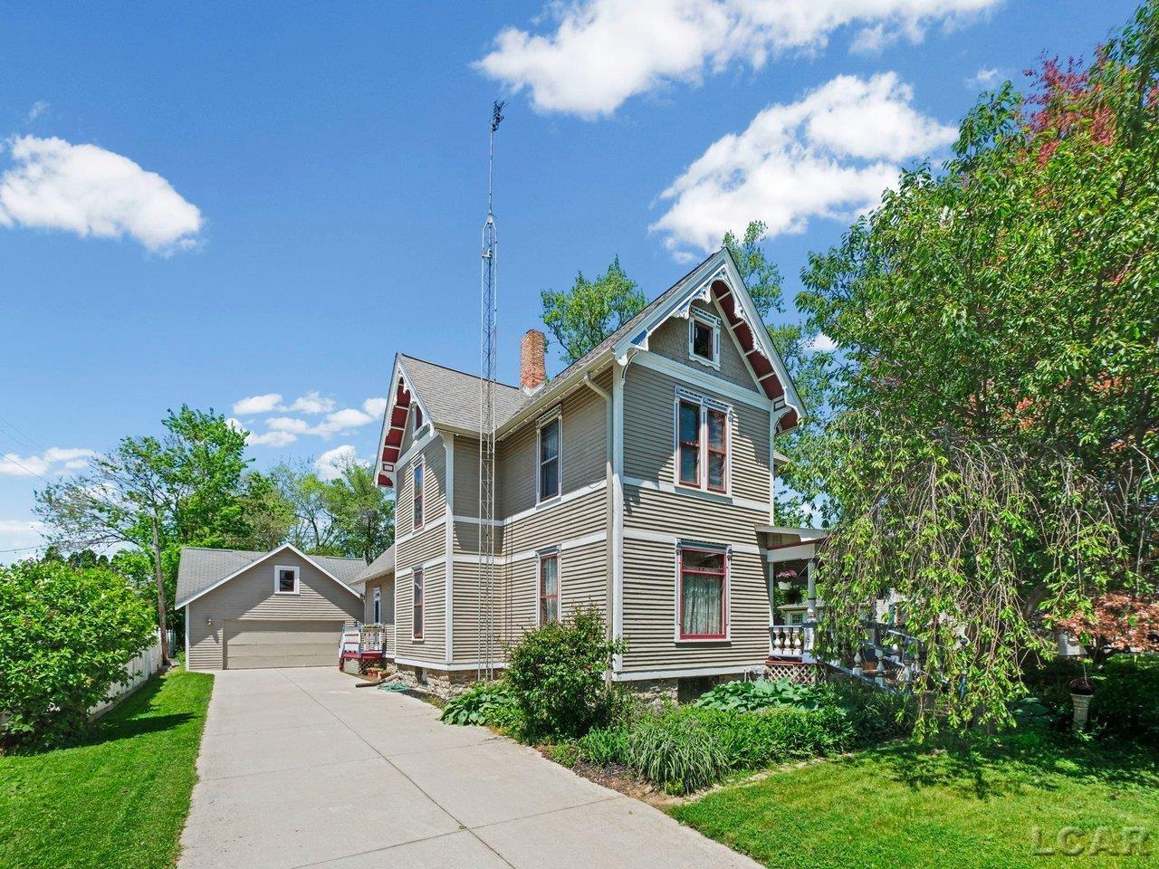 226 Giles AVE