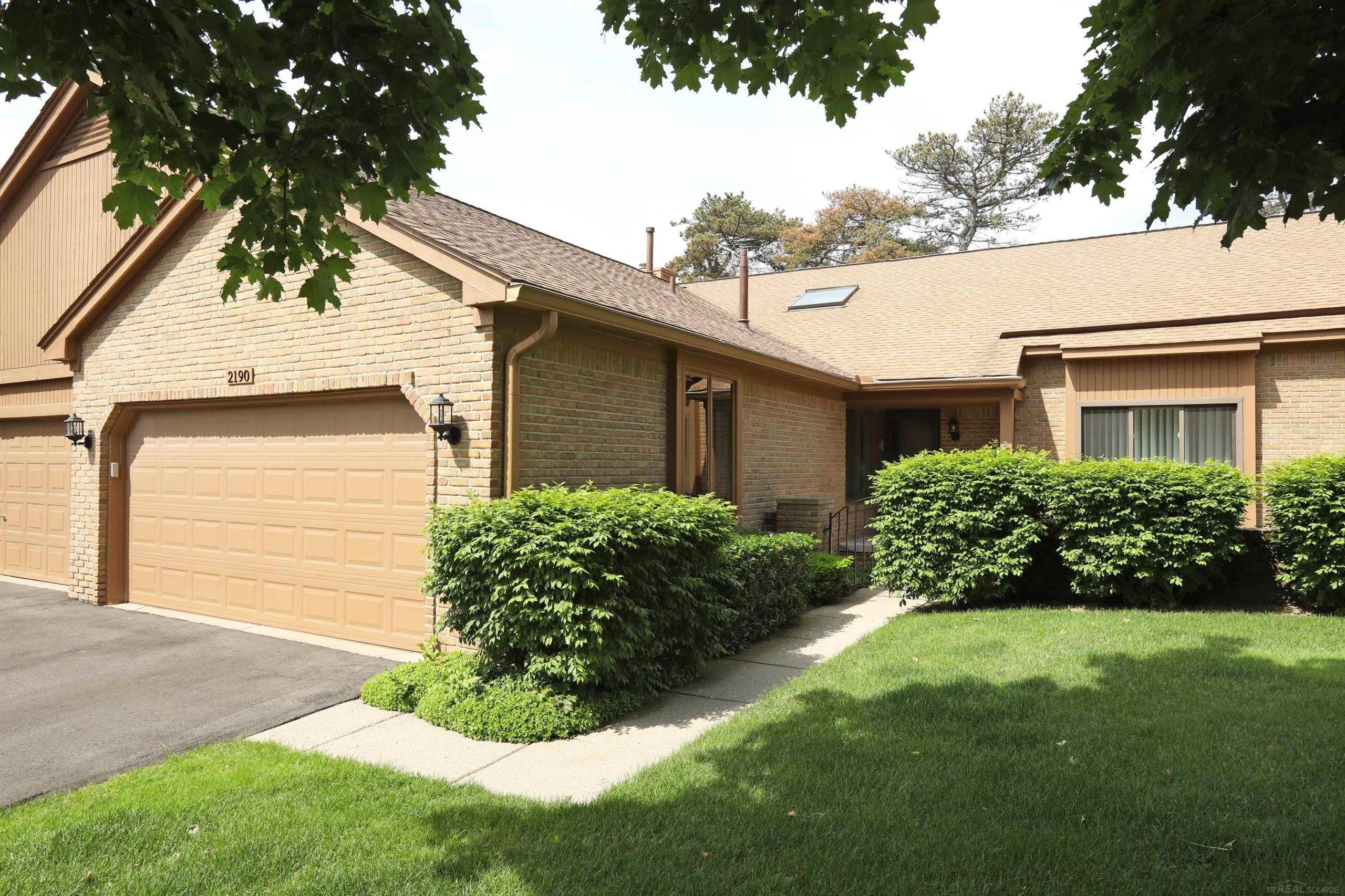 2190 London Bridge DR