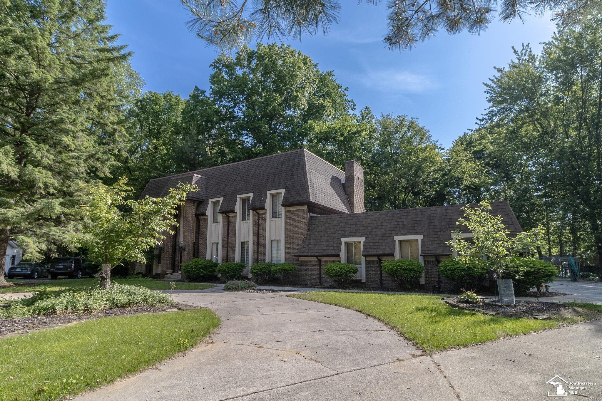 1372 Laurelhurst DR
