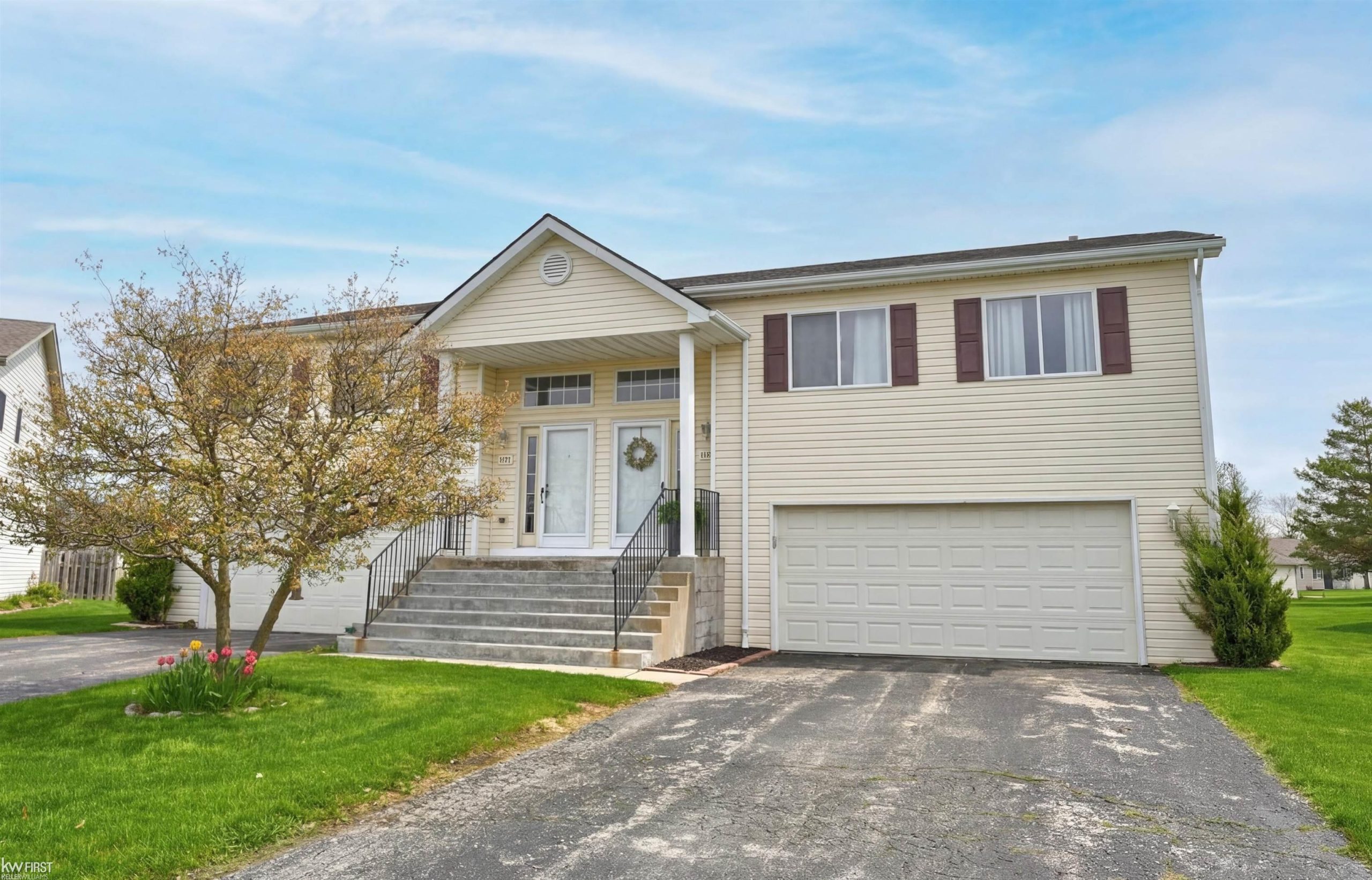 1170 Parklane CIR