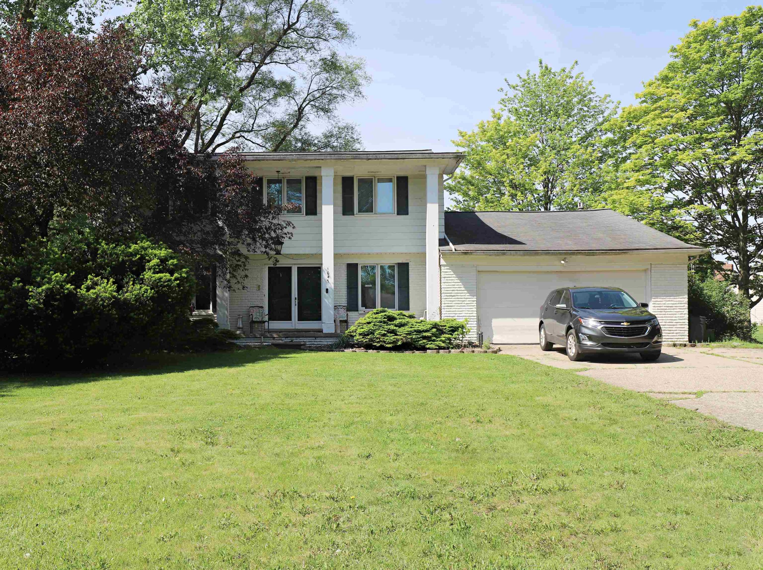 1047 Western Hills DR
