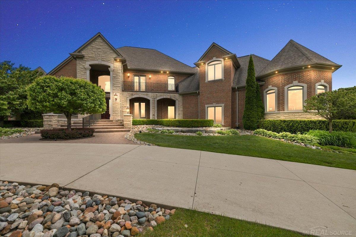 54245 Queensborough DR