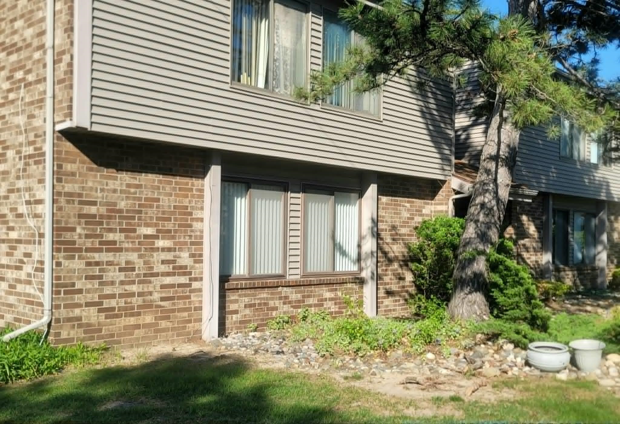 1048 Grenoble LN