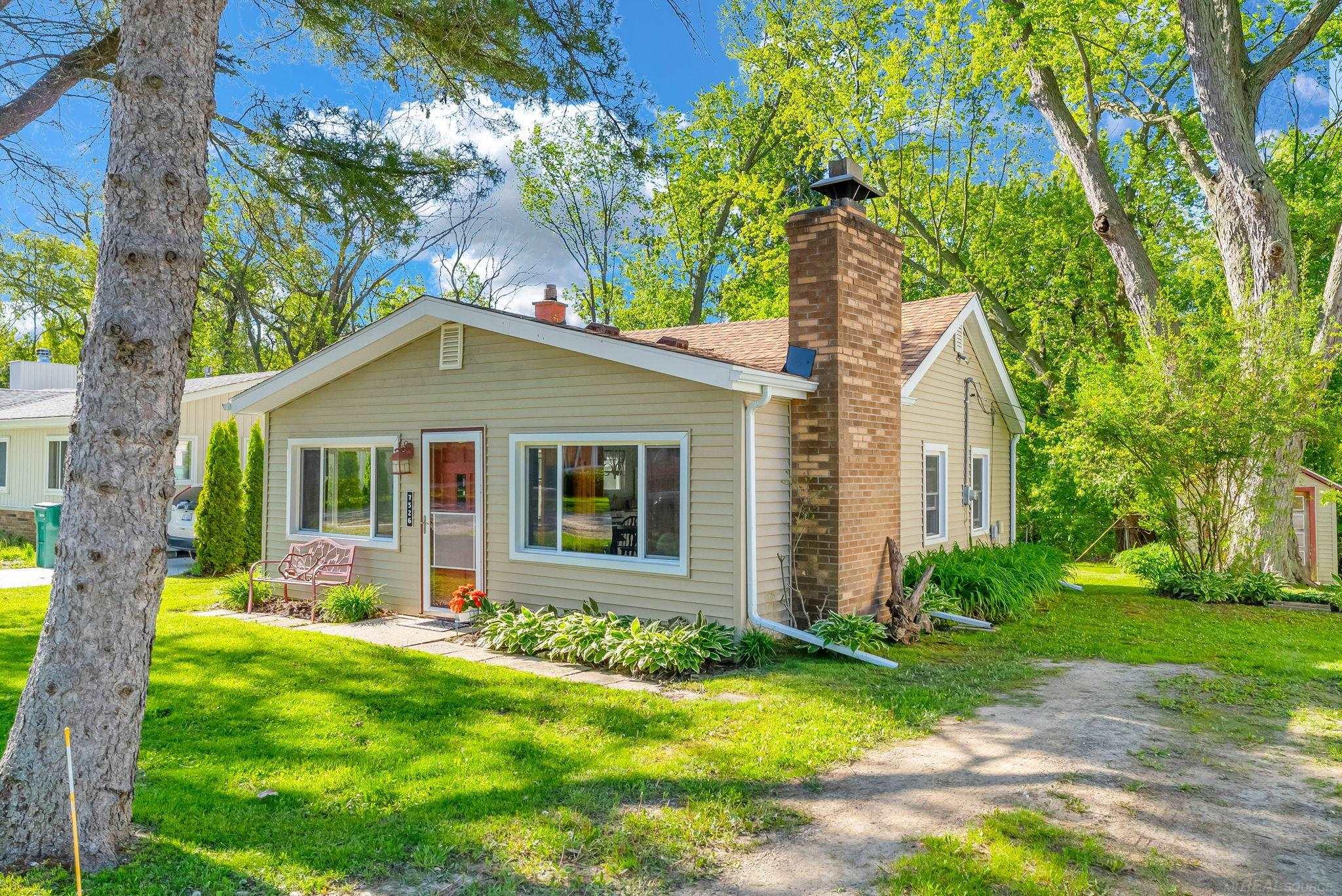 7526 Elmwood RD