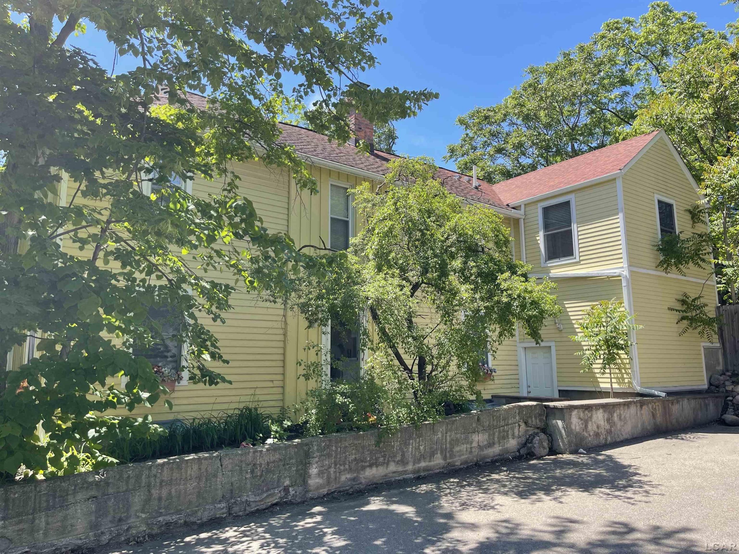 808 Mary ST