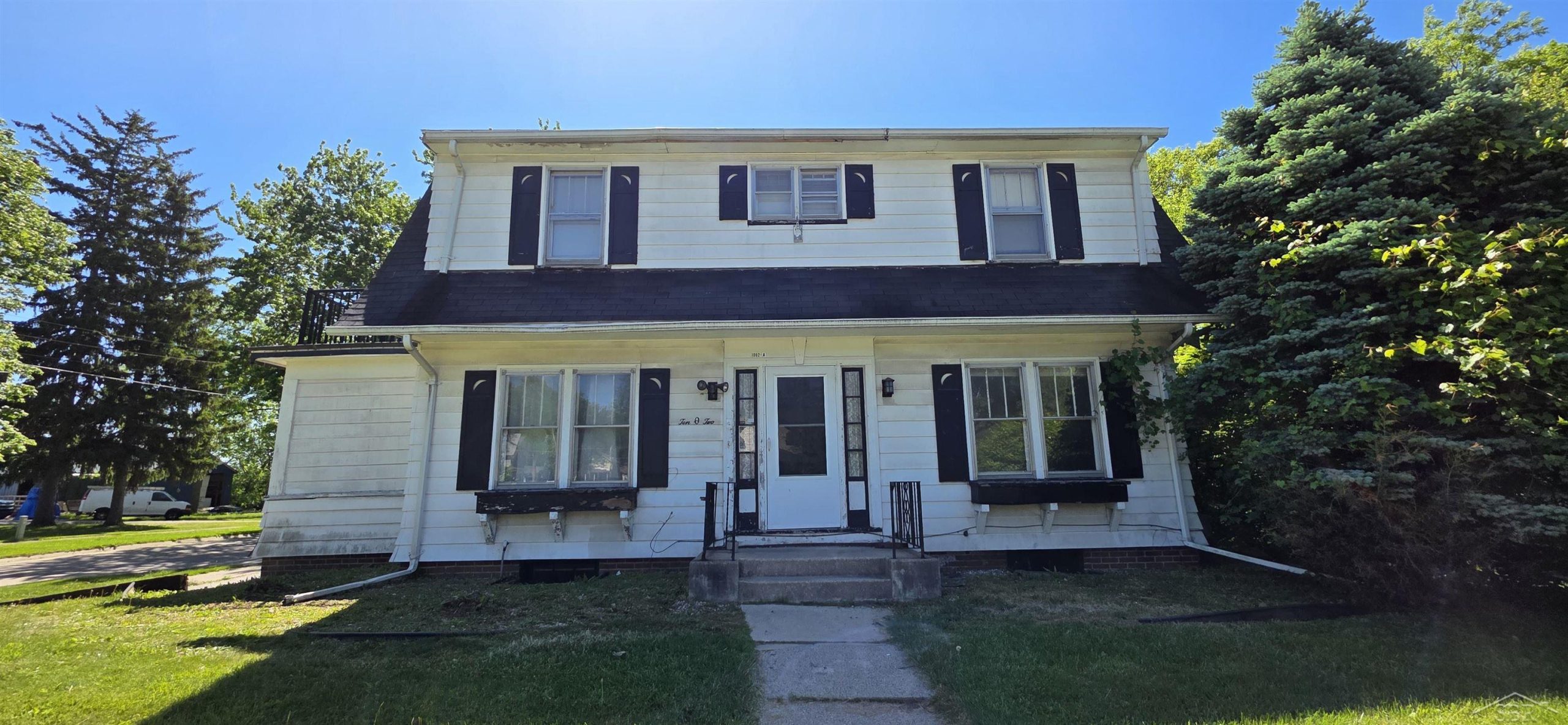 1002 S Michigan AVE