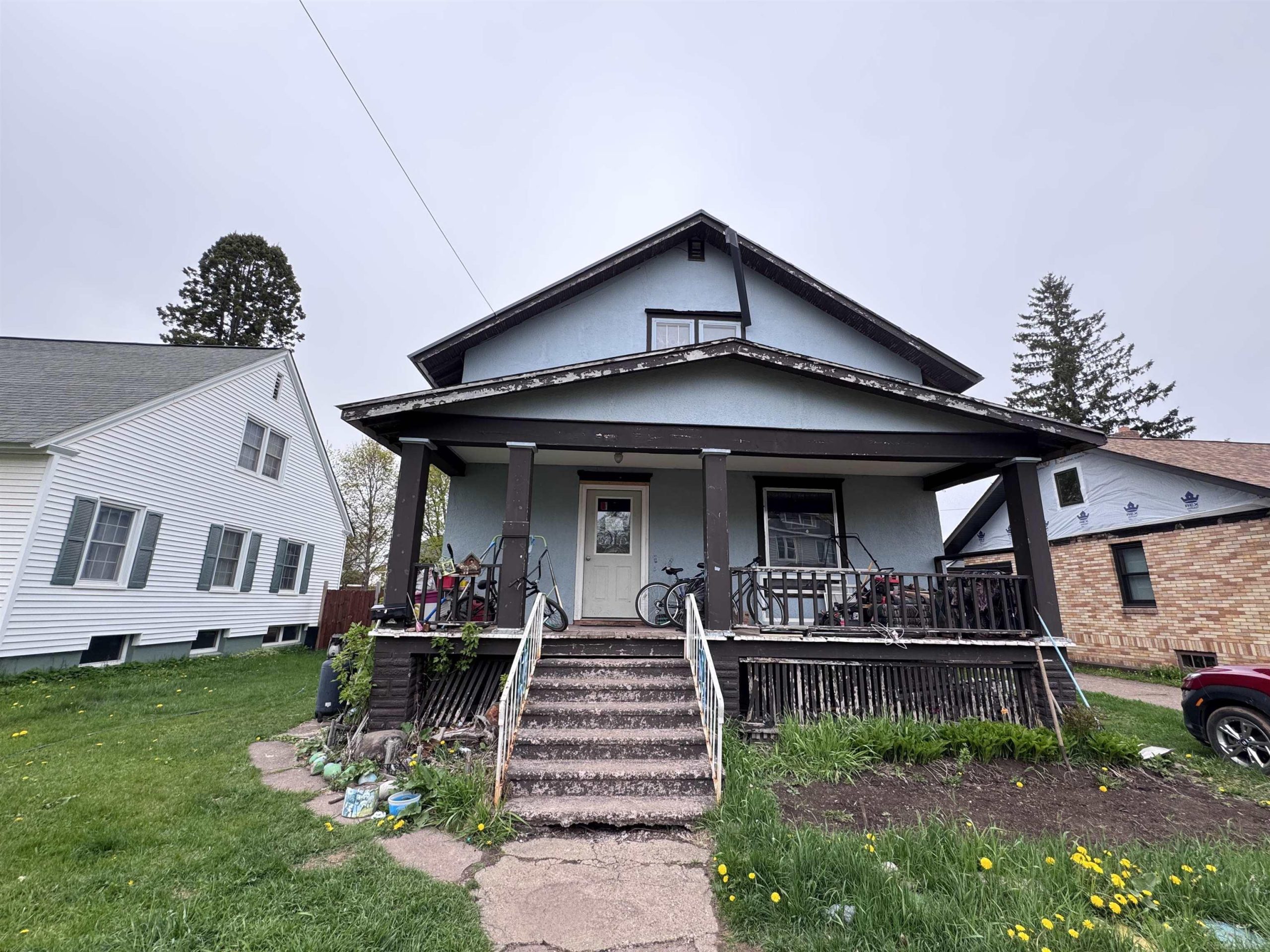 220 E Ridge ST