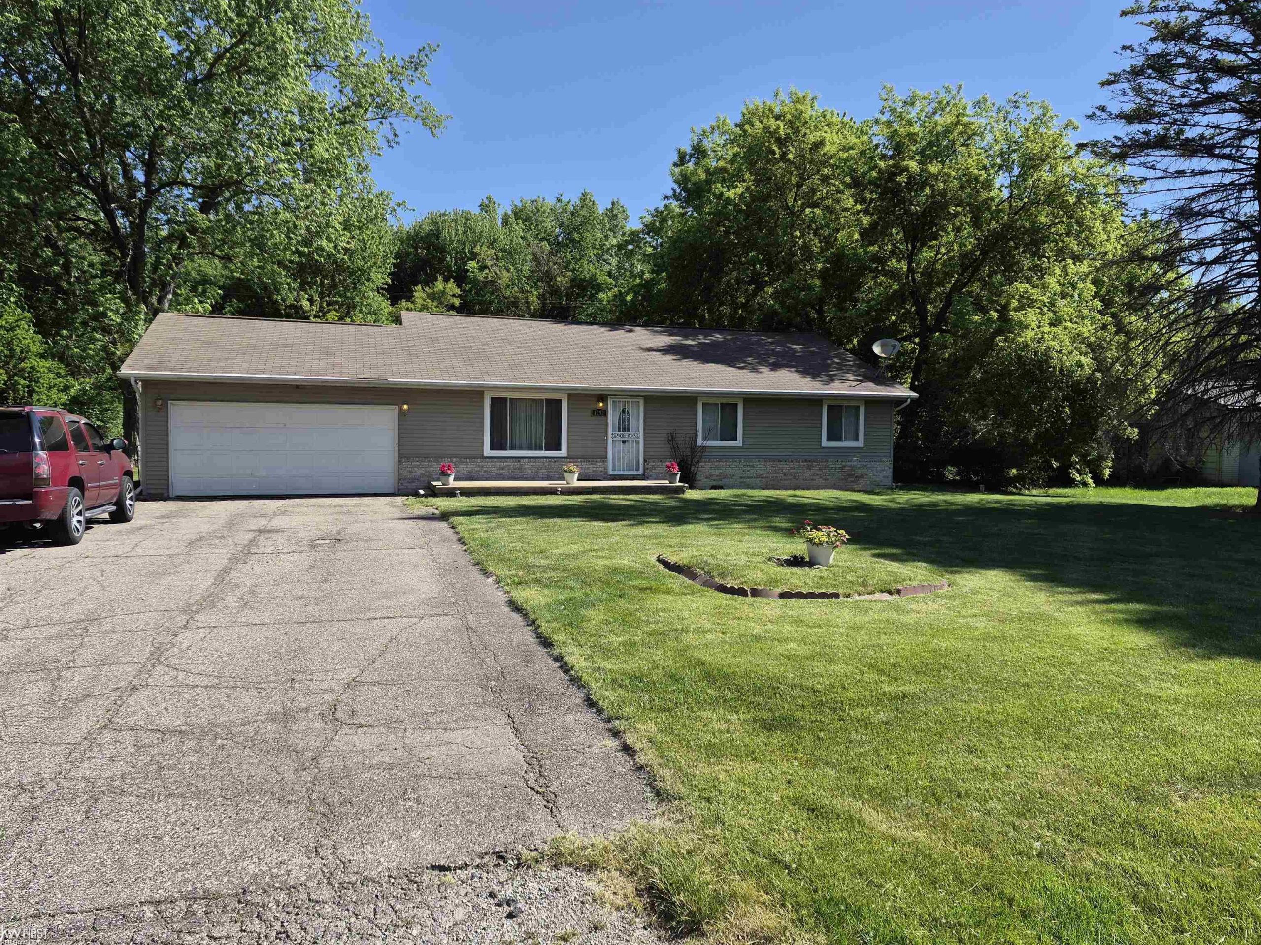 1282 Arrowhead DR