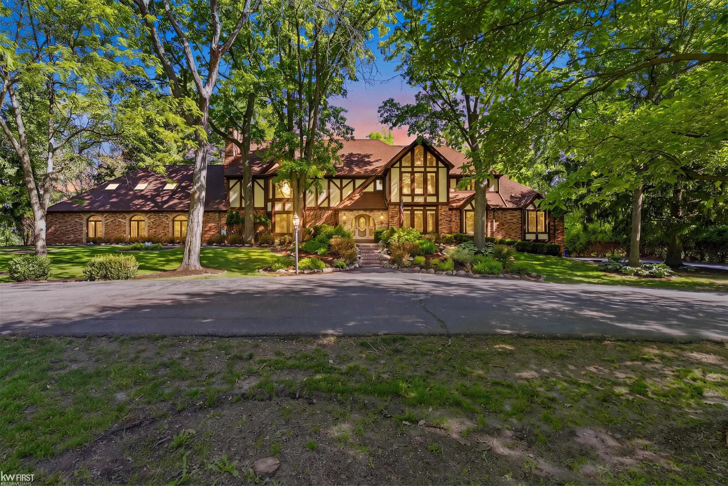 9220 Creekwood Lake TRL
