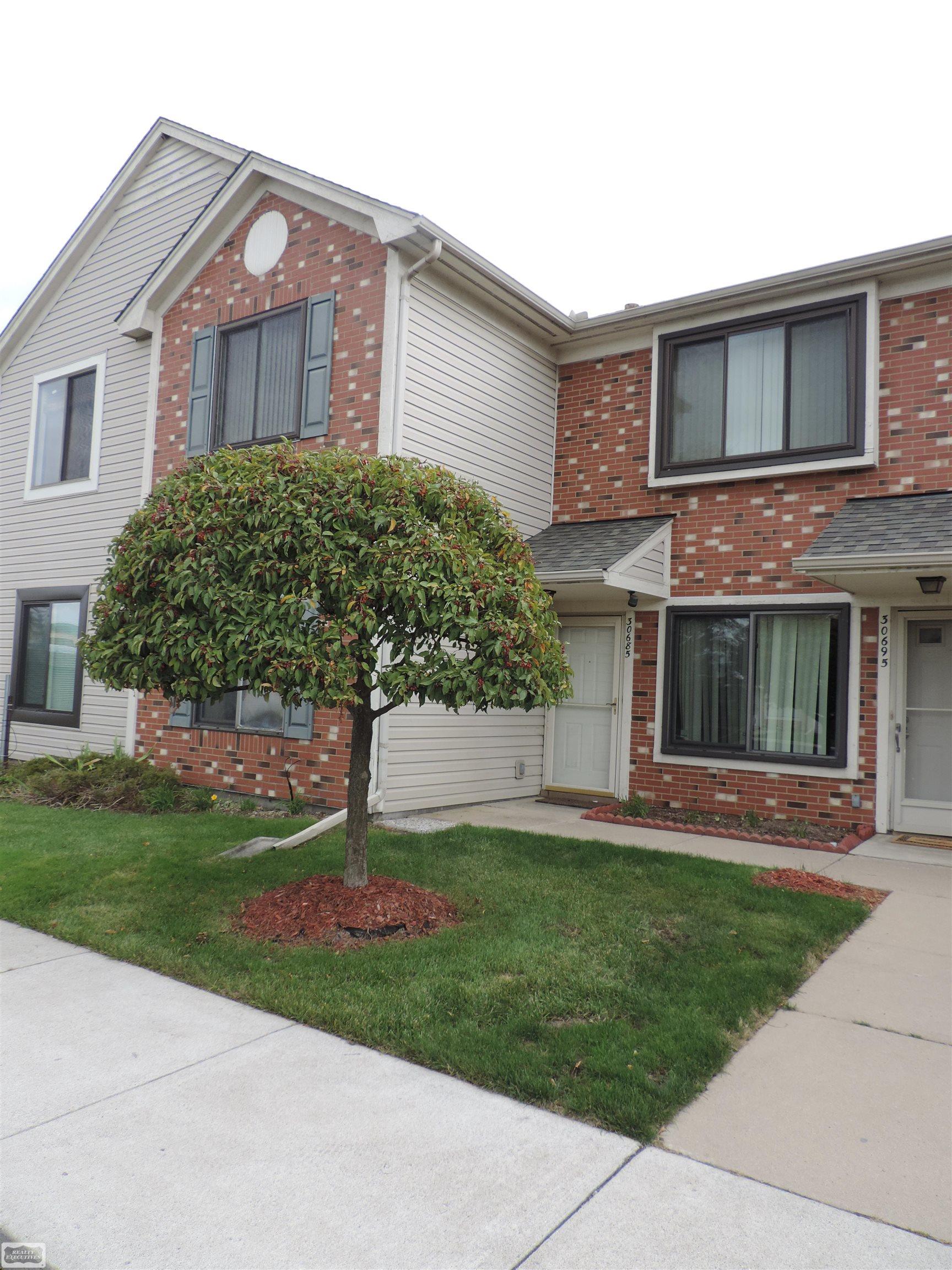 30583 HIDDEN PINES