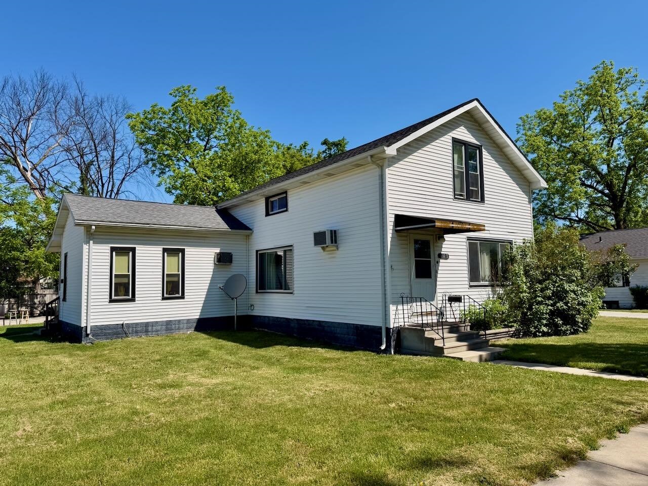 1404 Monroe
