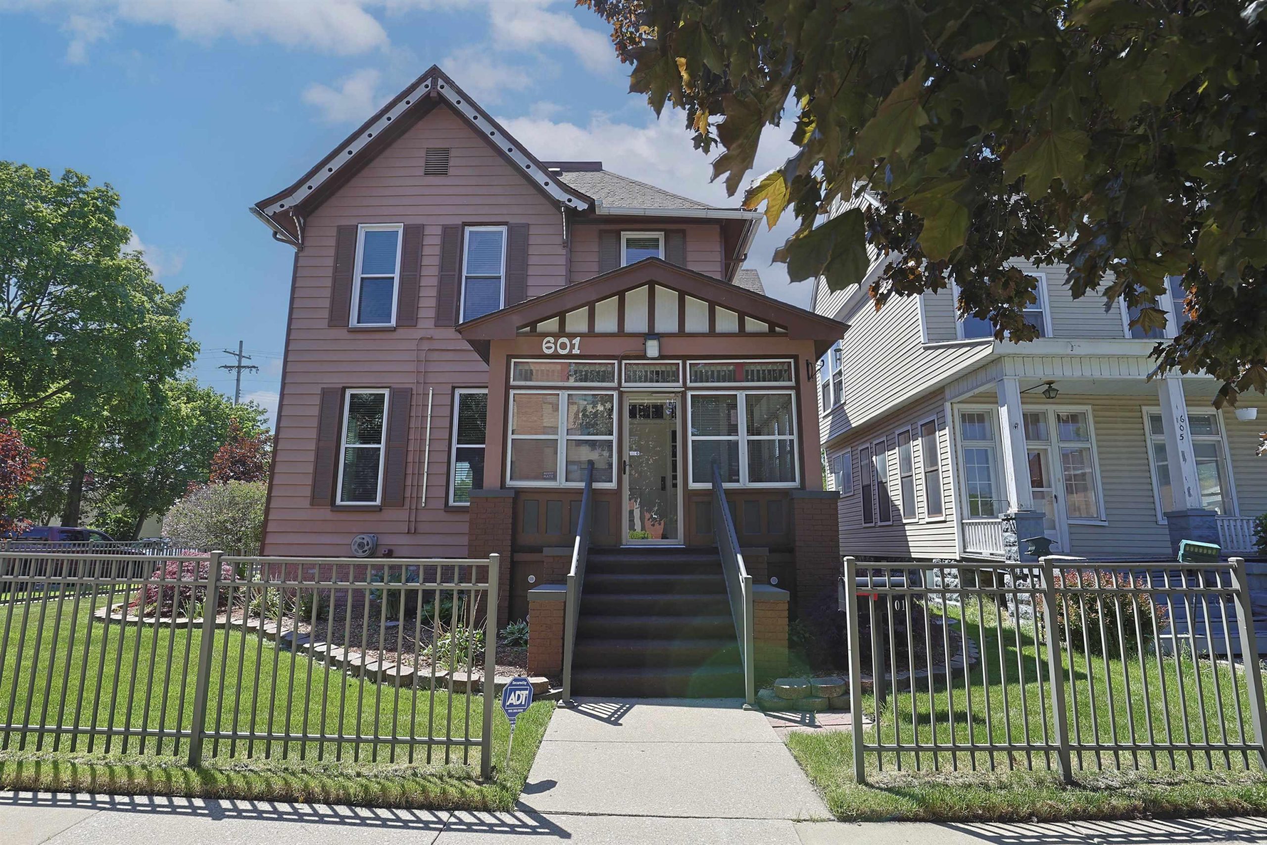601 N Van Buren ST