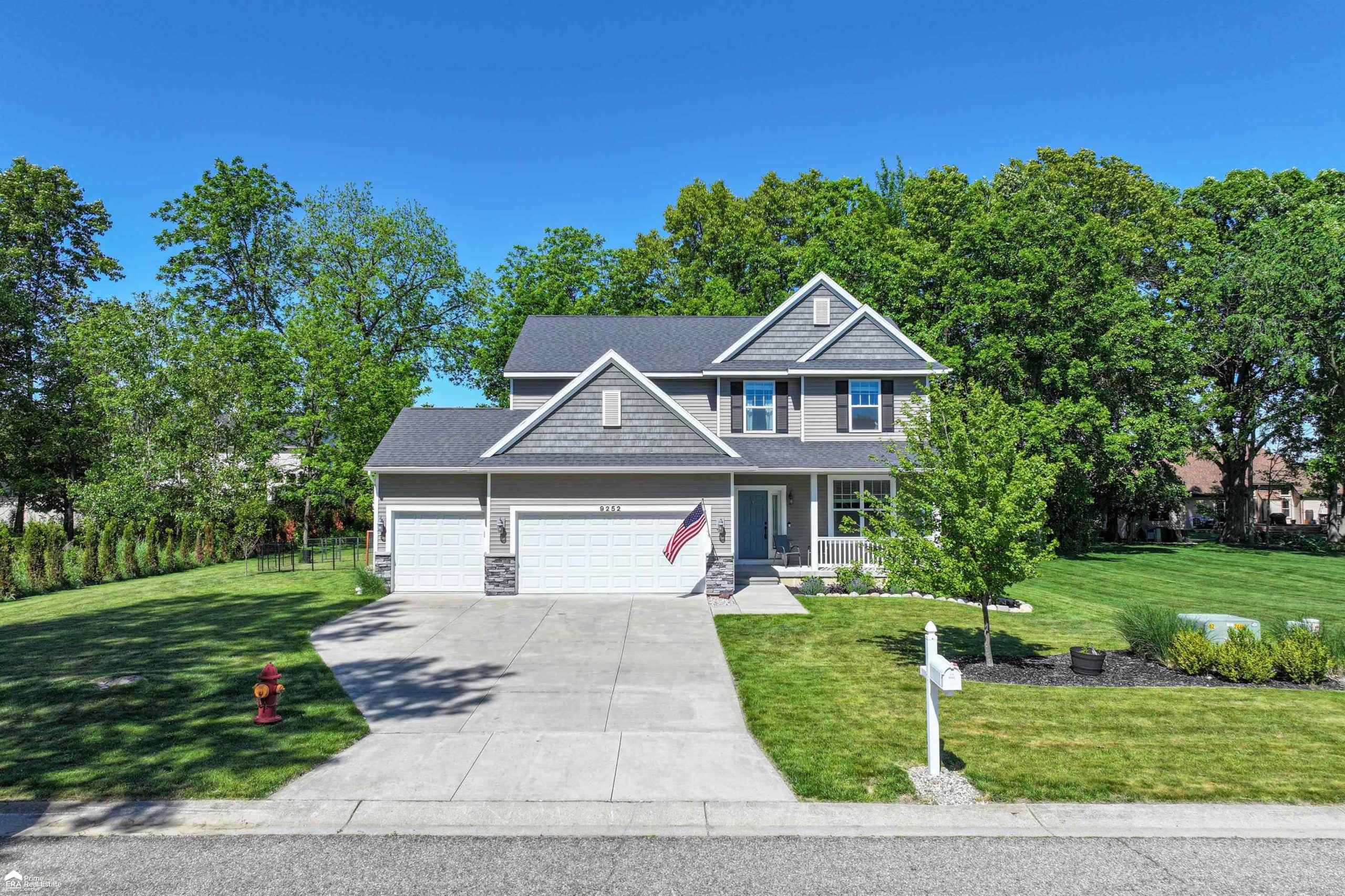 9252 Hidden Oaks DR