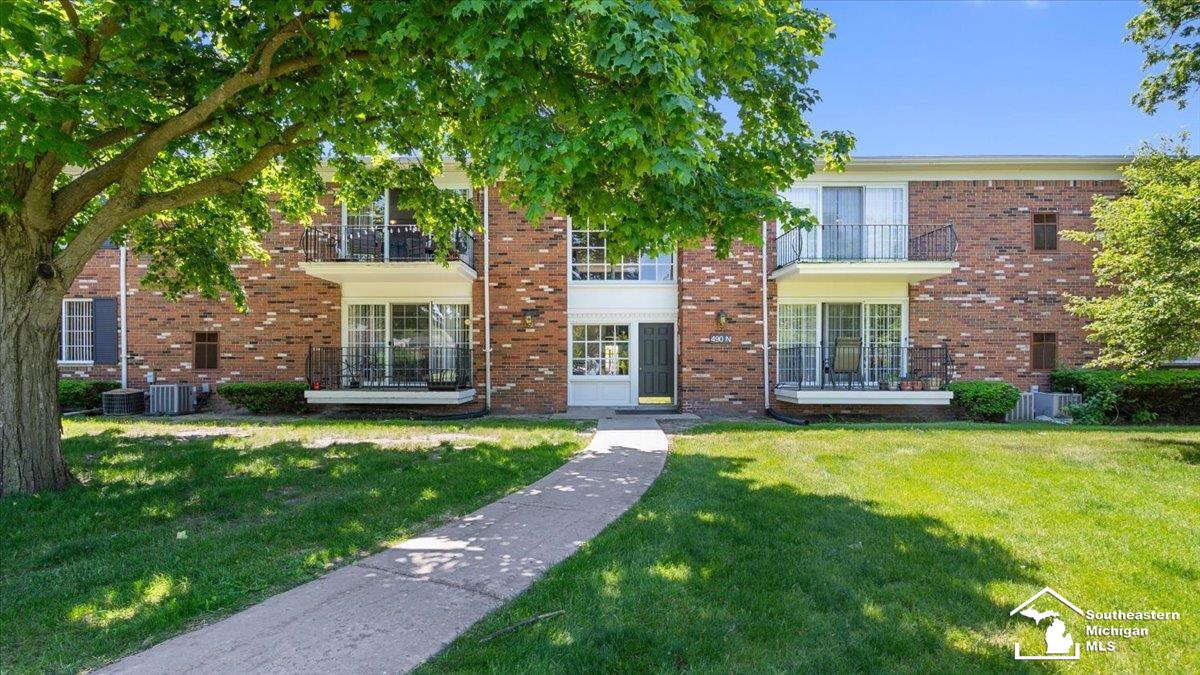 490 Fox Hills DR