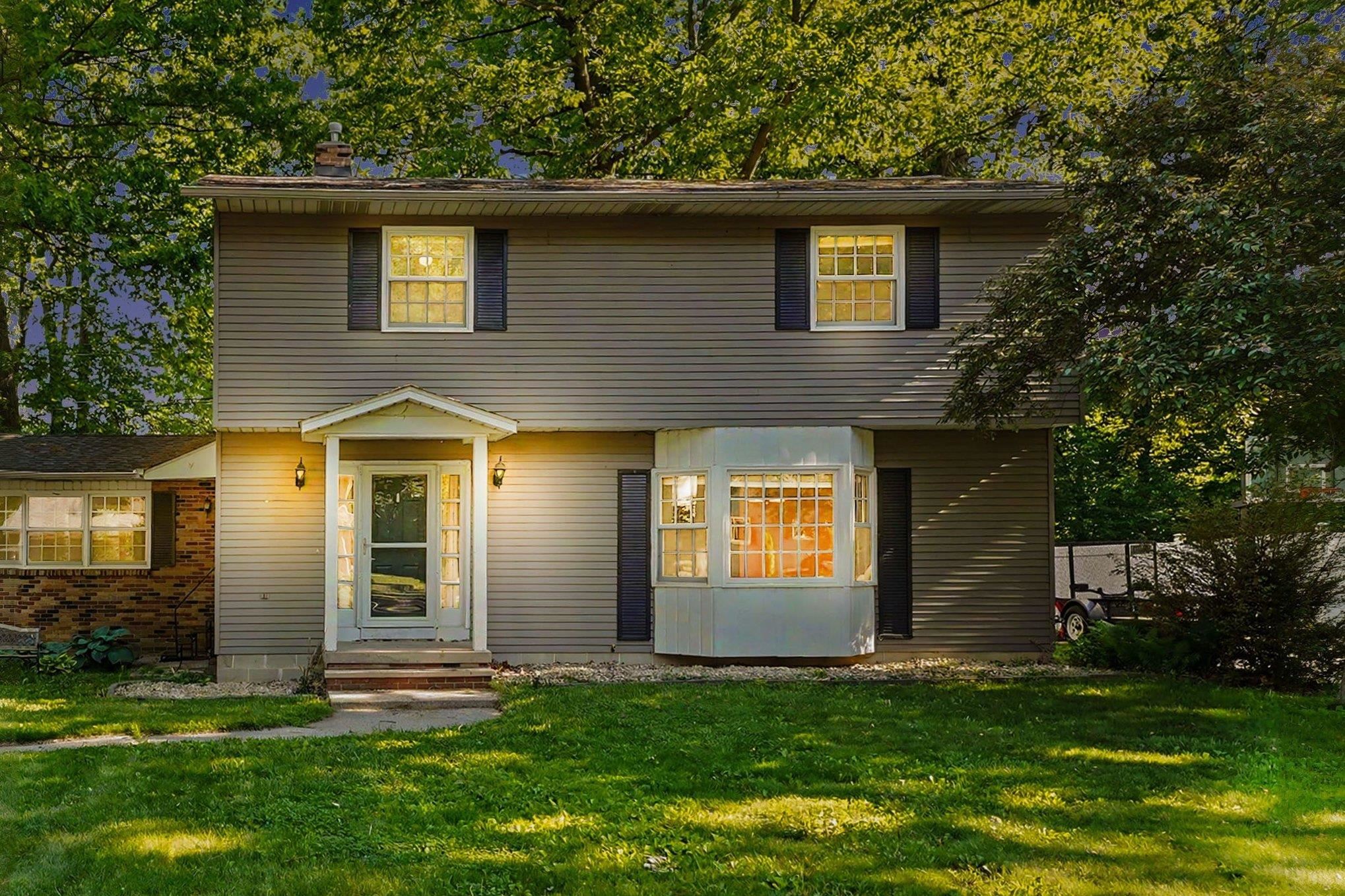 3035 Crestwood CT