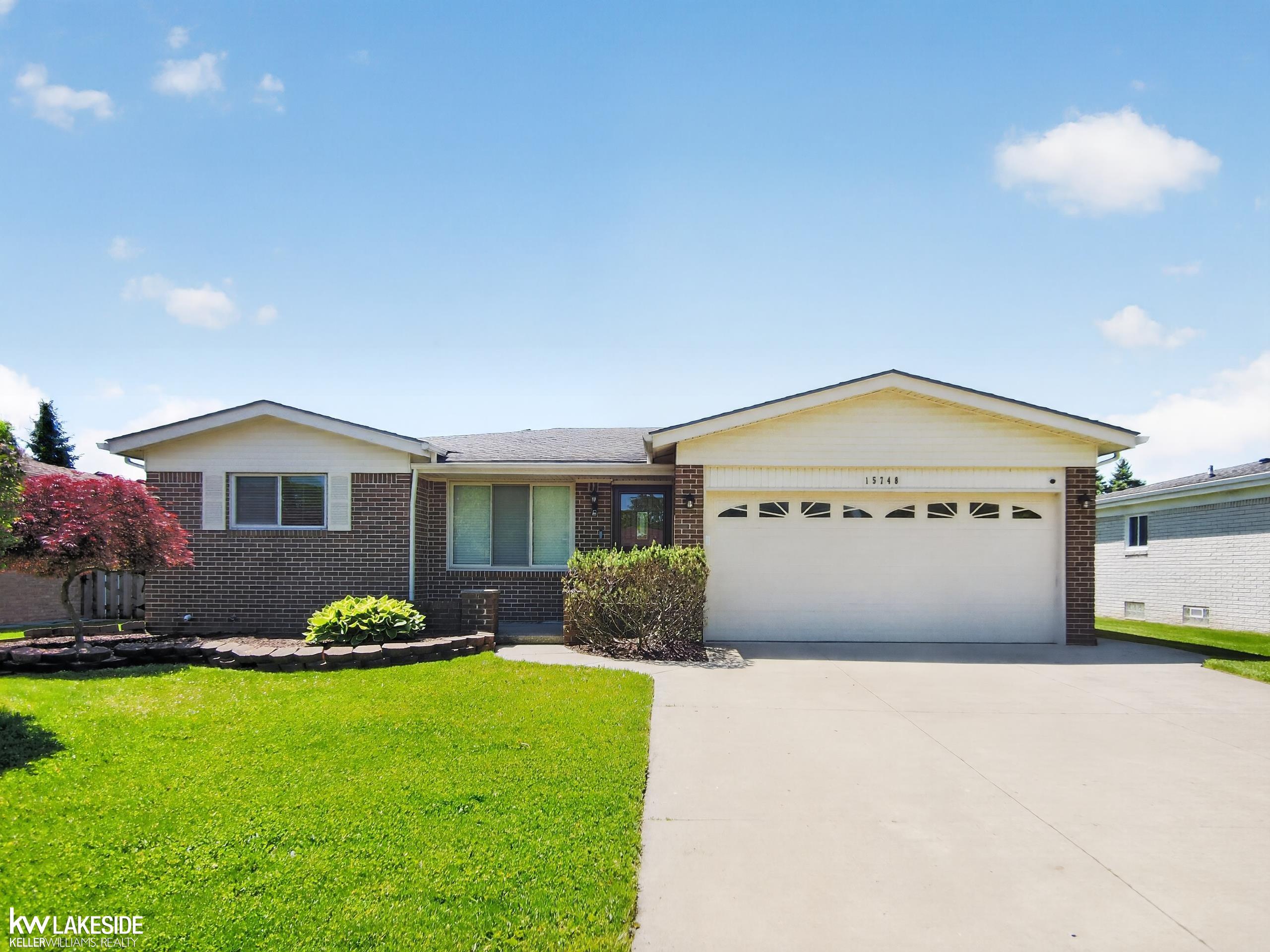 15748 Robert DR