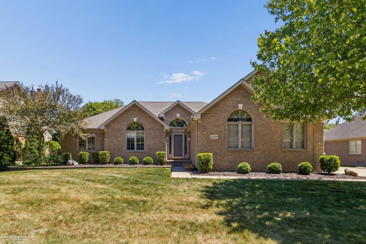 52688 Clinton Oak LN