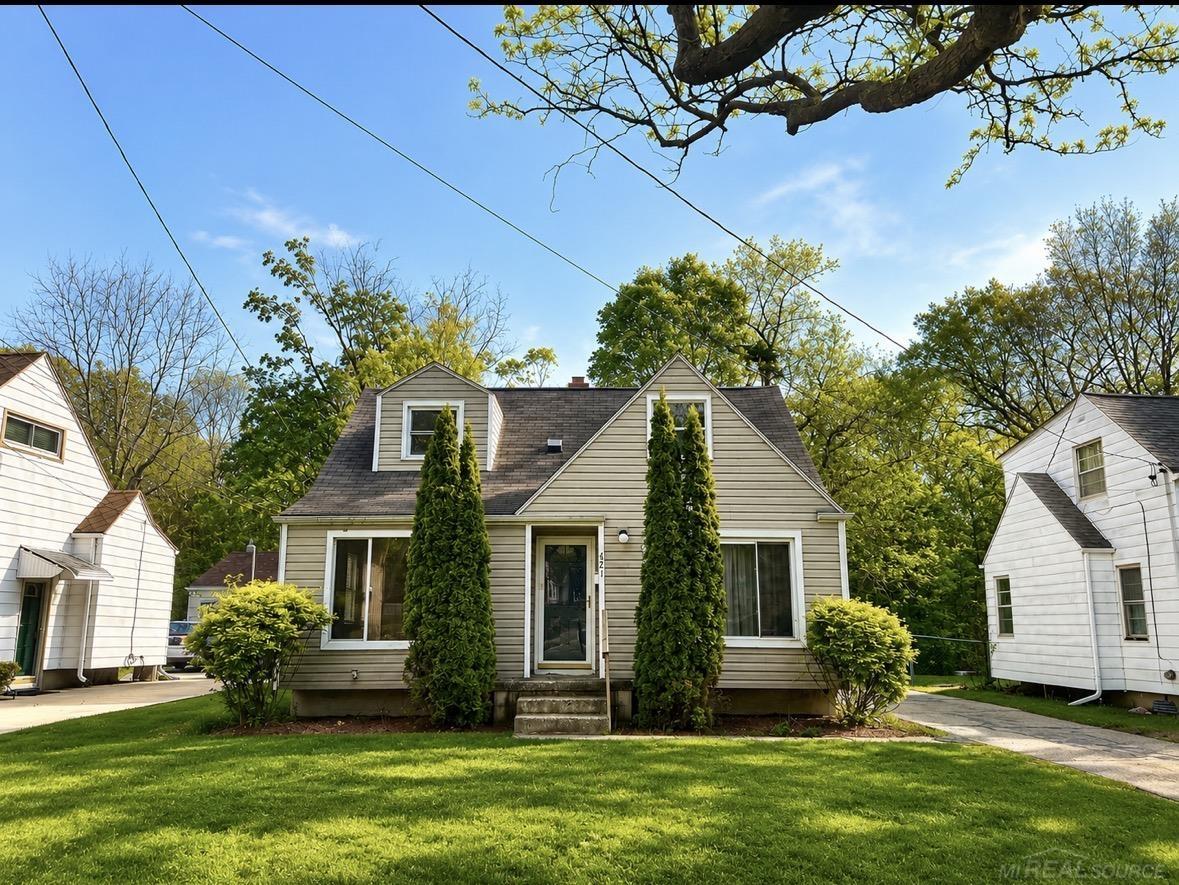 621 Bradley AVE