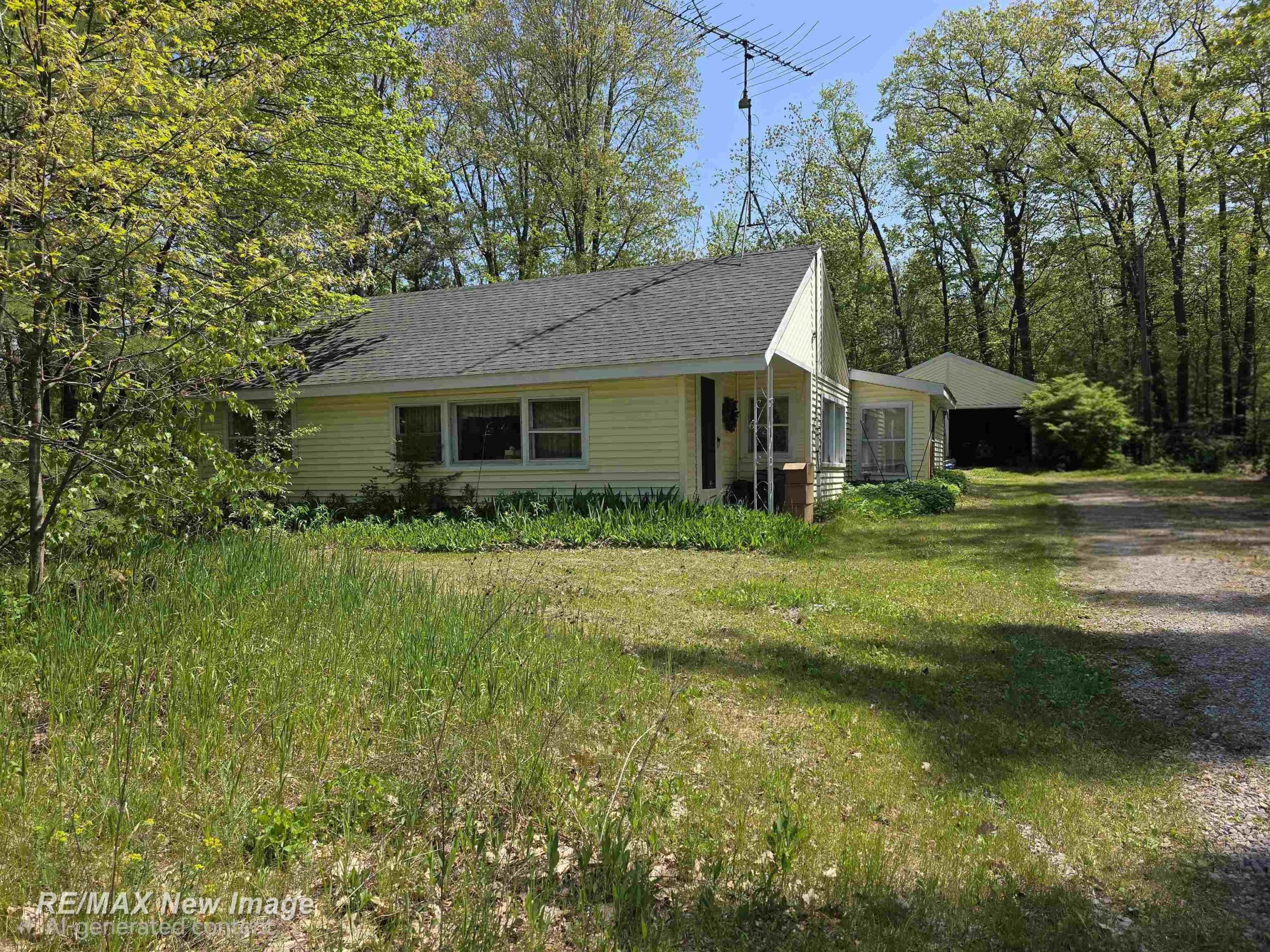 944 N Fairview RD