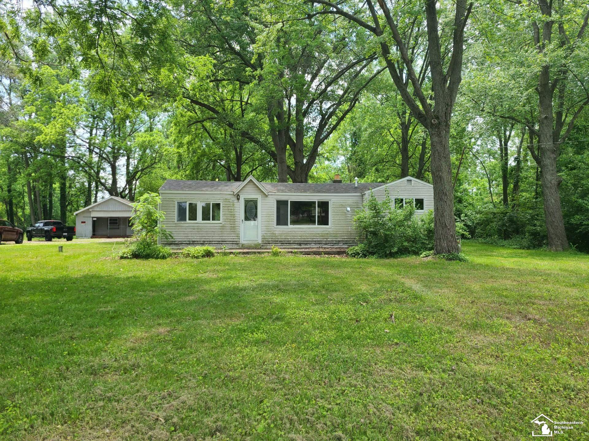 2807 W Smith RD