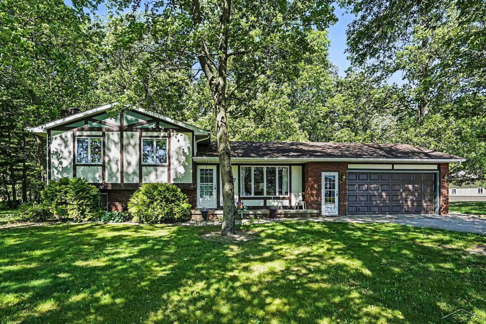 177 N Cotter RD