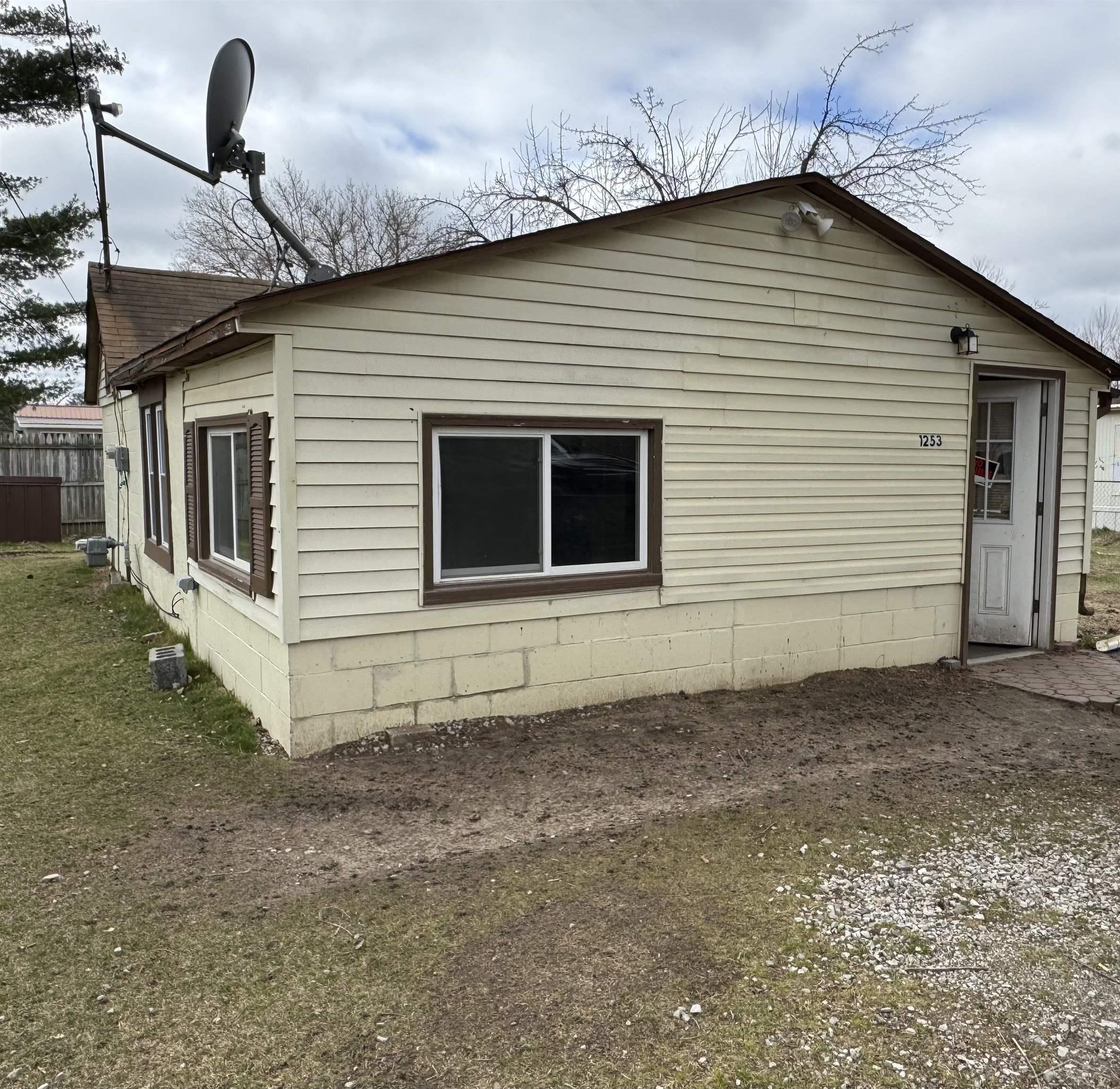 1253 Denton Creek RD