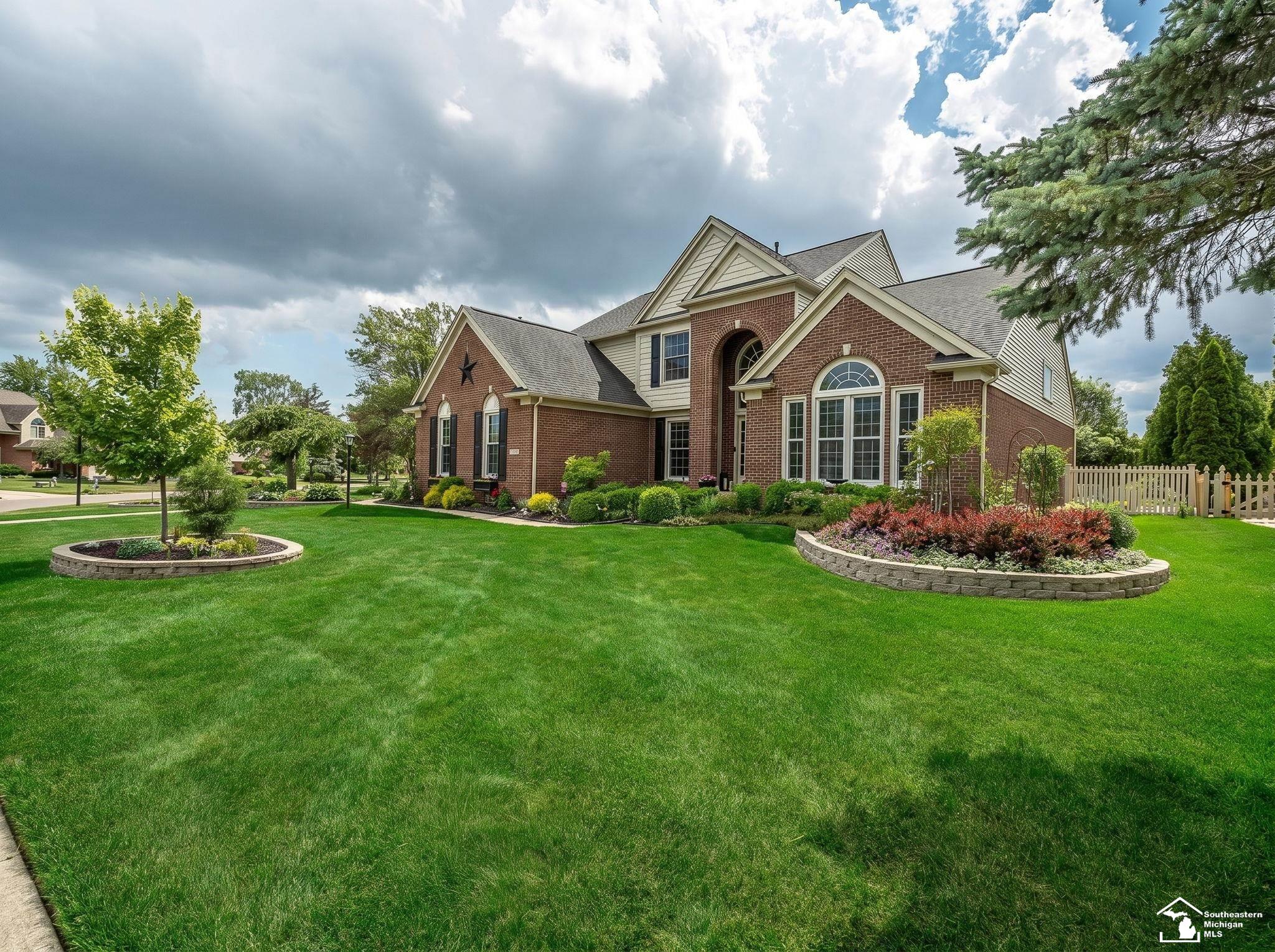 816 Regents Park DR