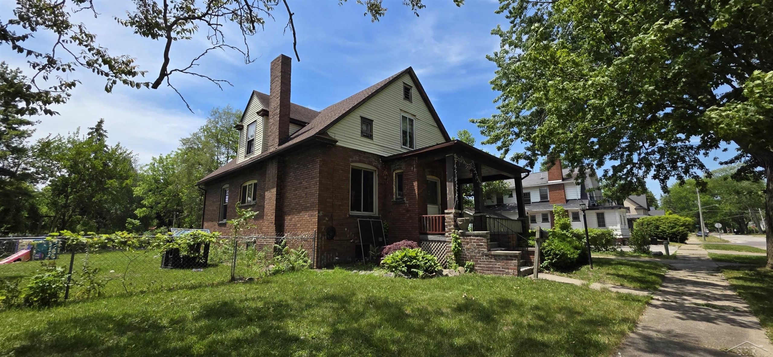 413 Waller ST