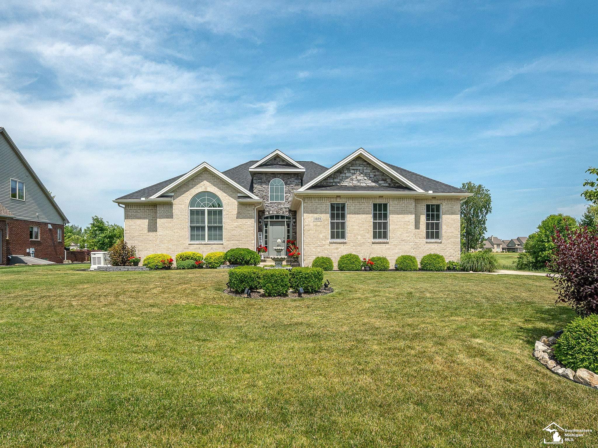 1035 Saint James Park AVE