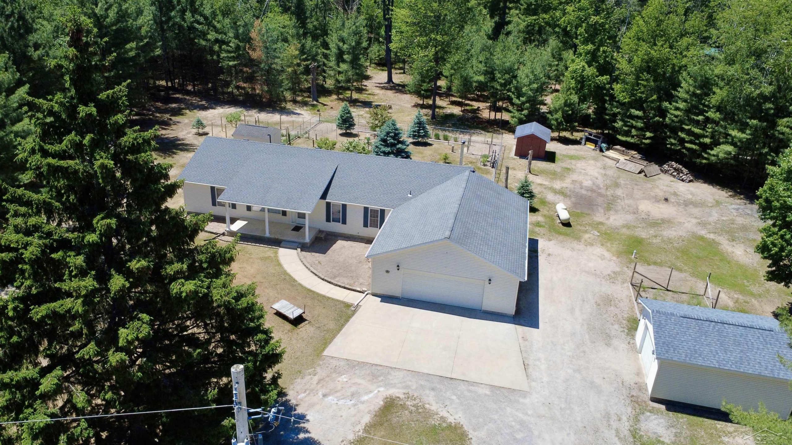 6113 Hillside DR