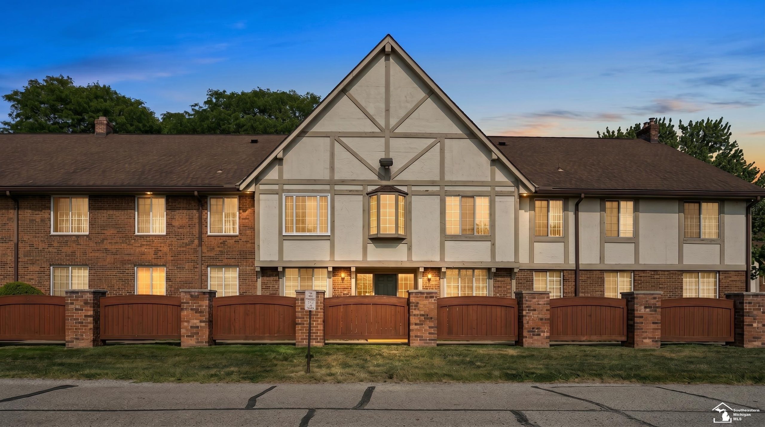 30200 Southfield RD