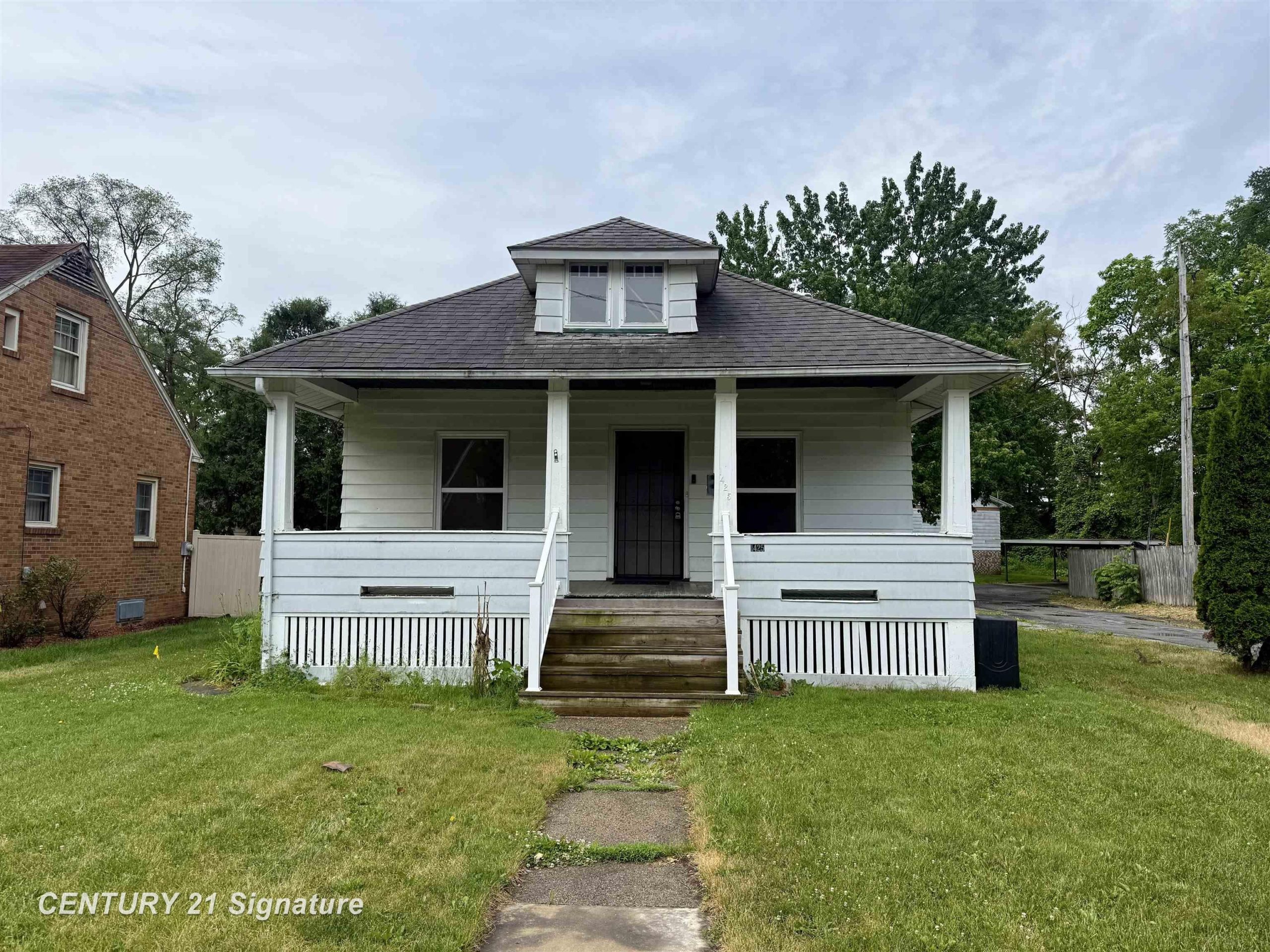 1425 Stephens
