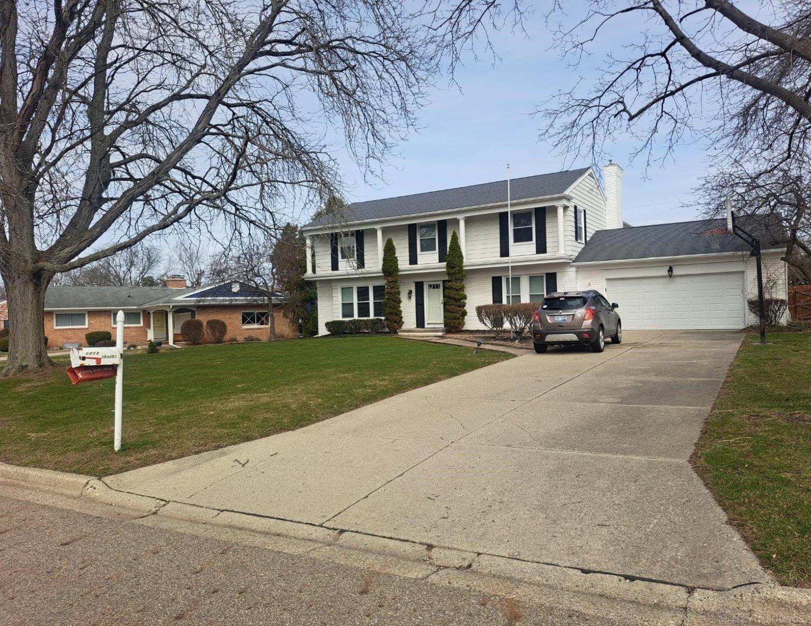 4312 Appletree LN