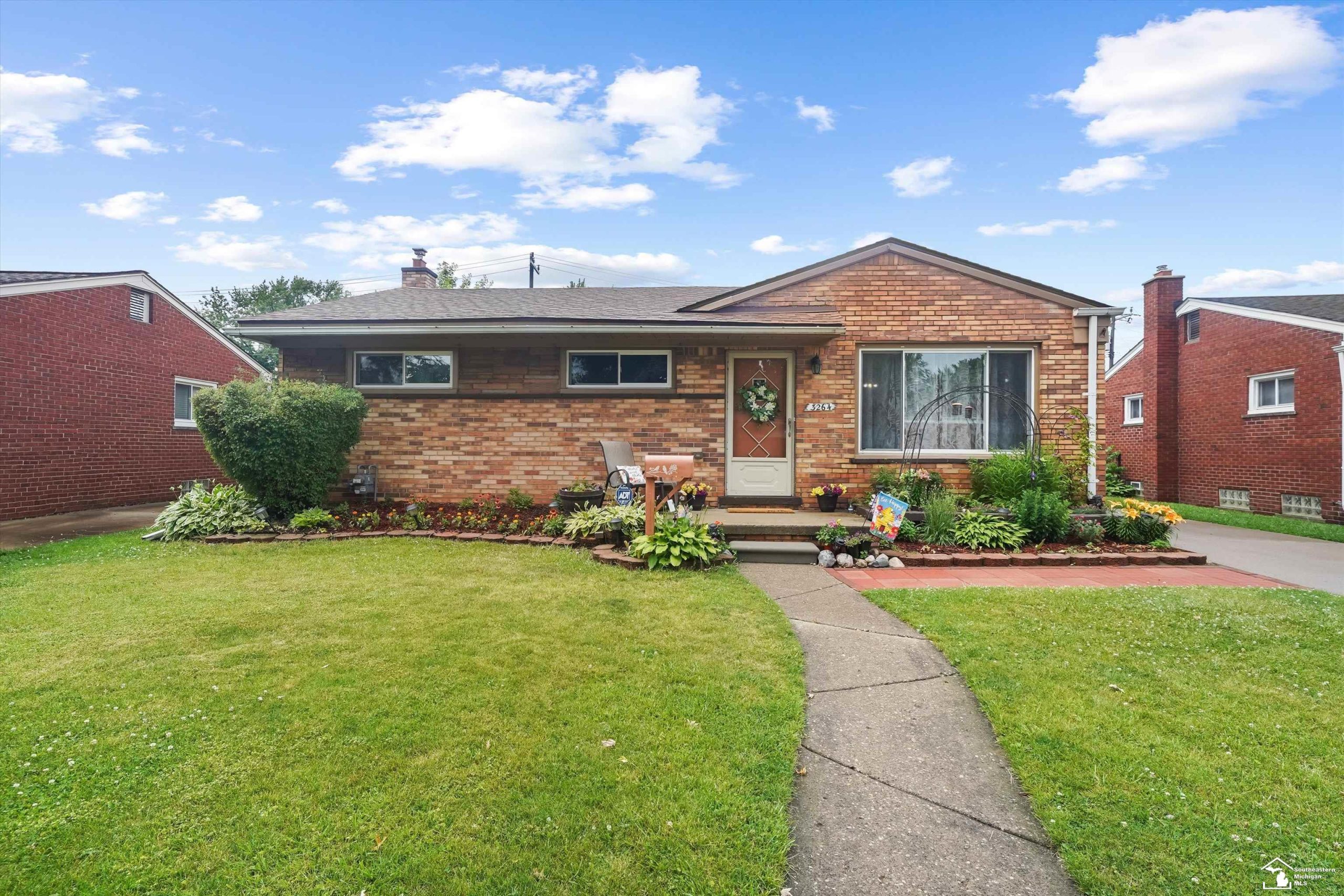 3264 MAPLE DR