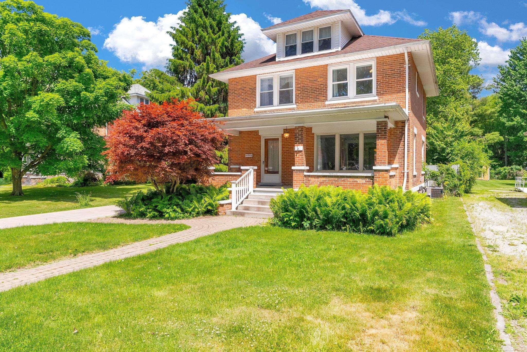 222 N Howard AVE