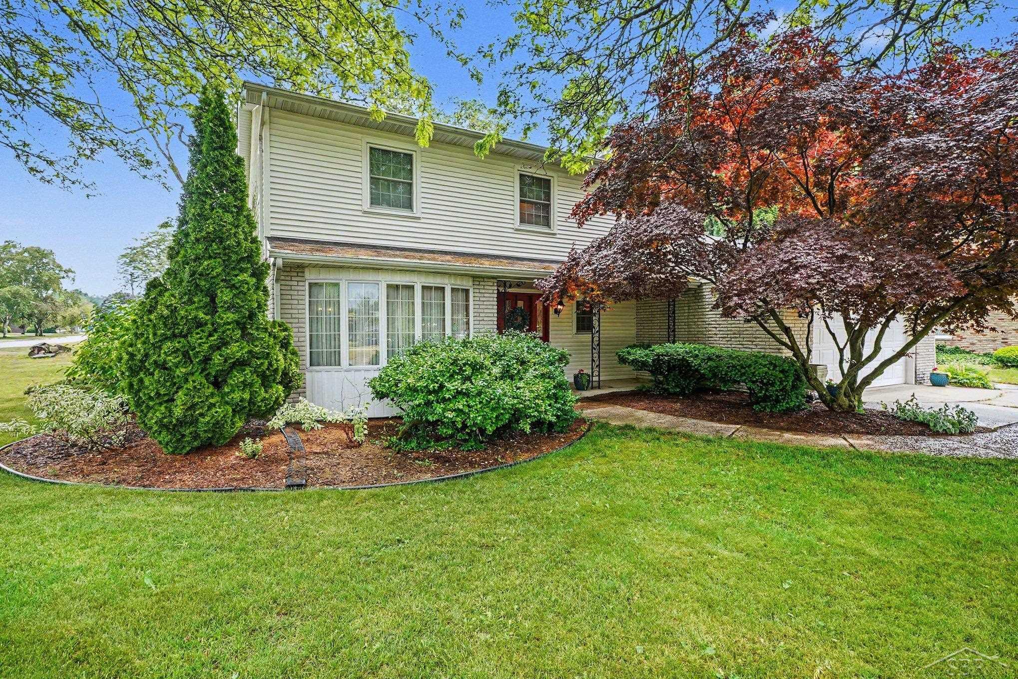 179 Holbrook LN