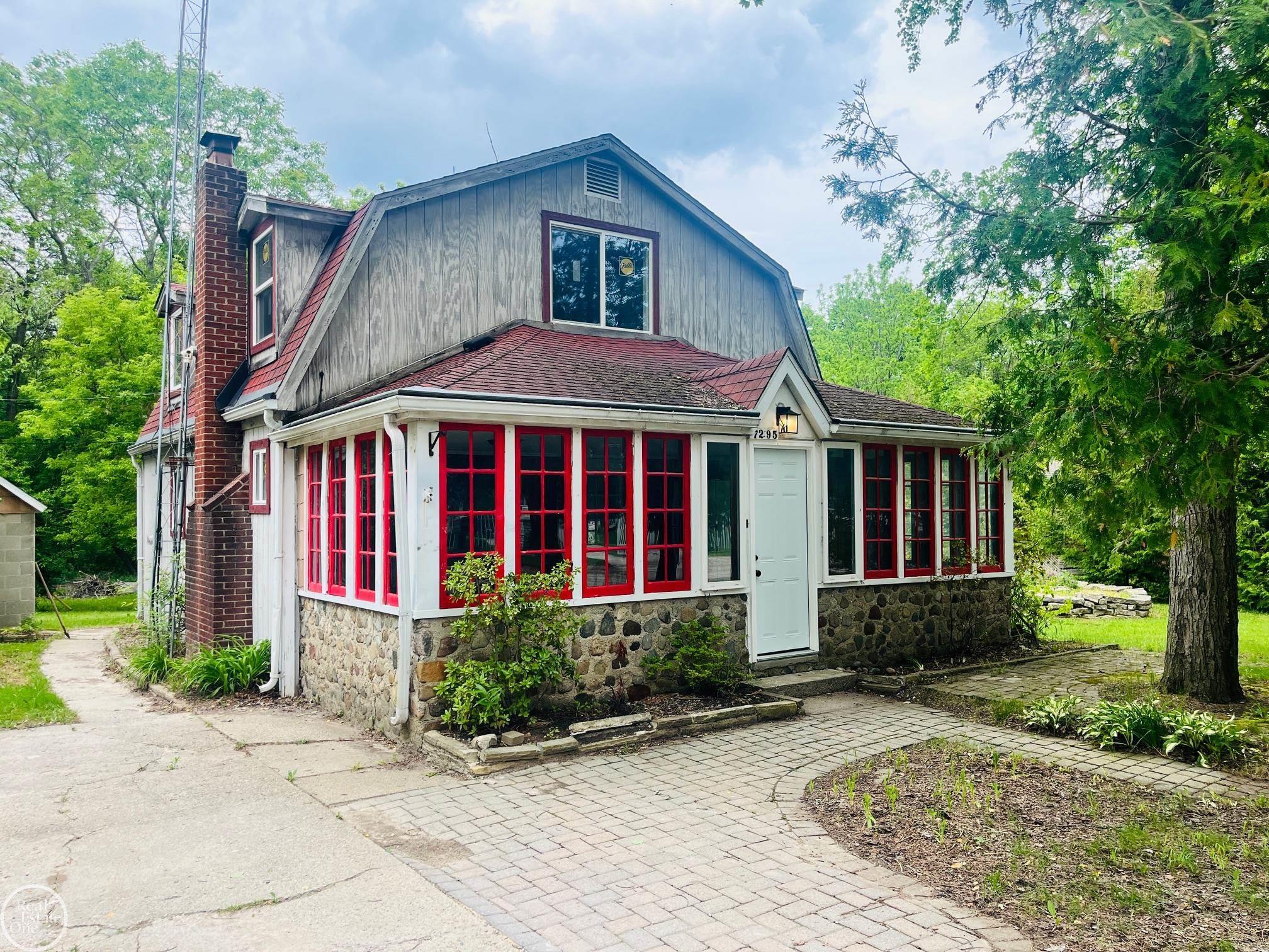 7295 N Elmwood RD