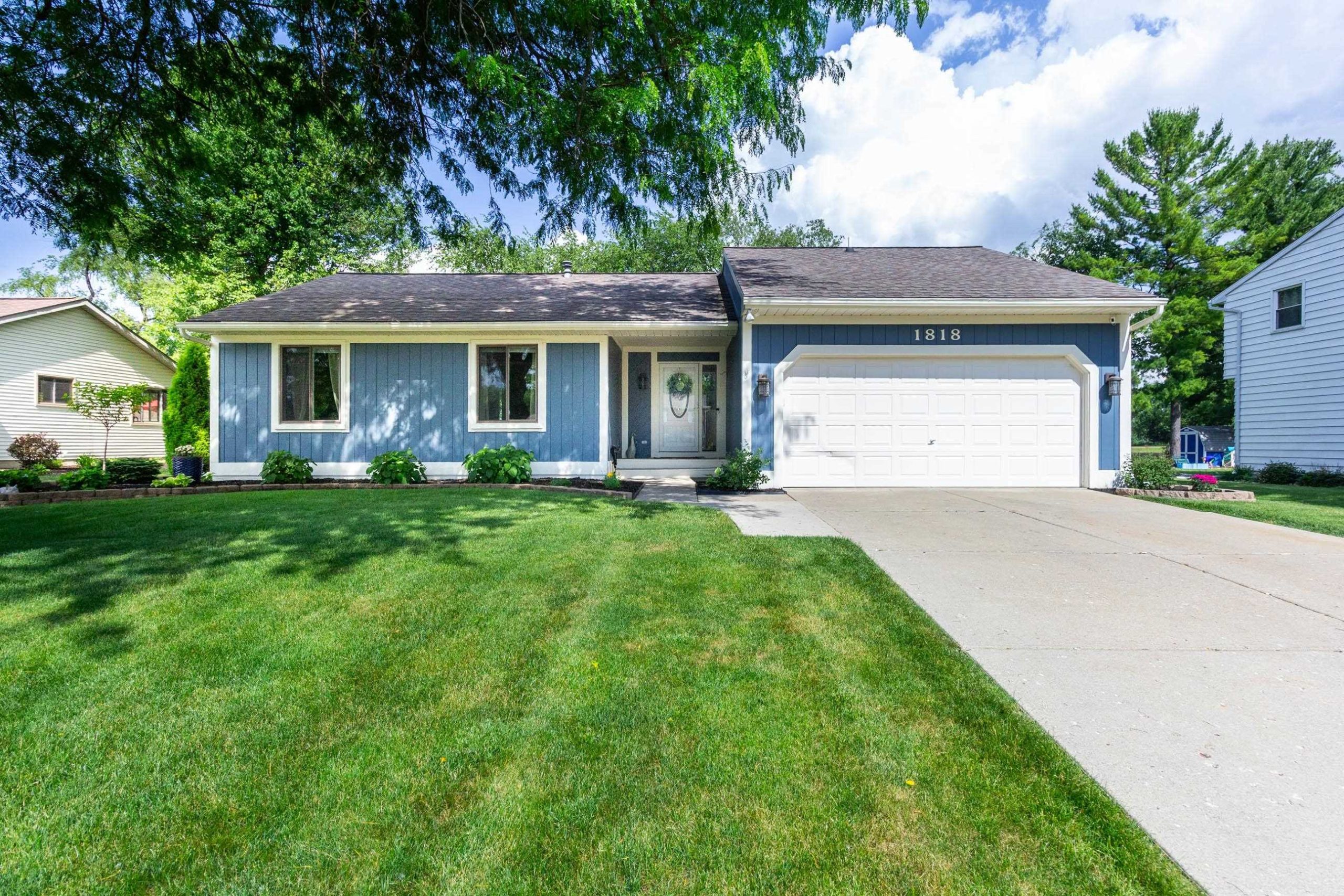 1818 Amberina DR