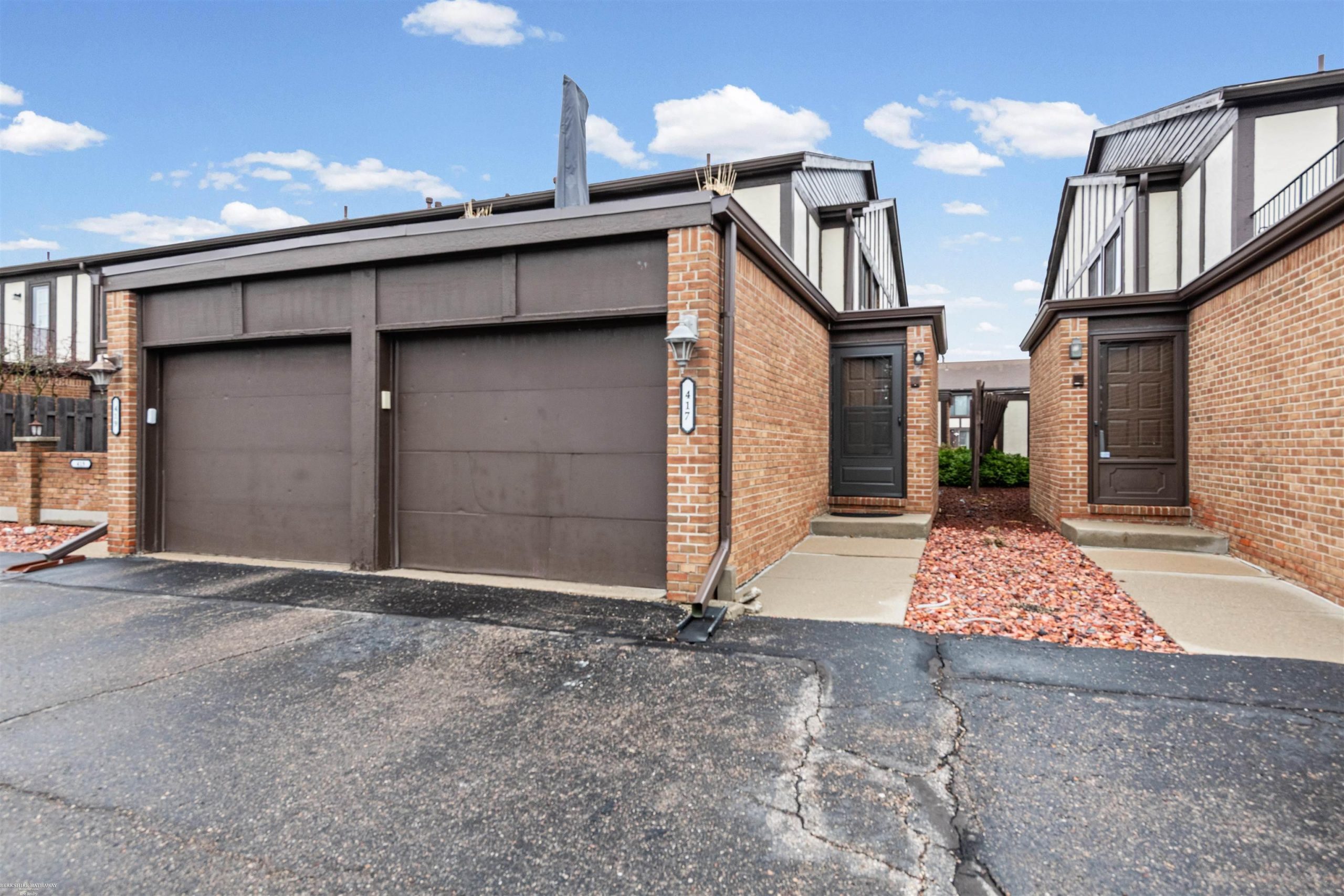 417 Country Club DR