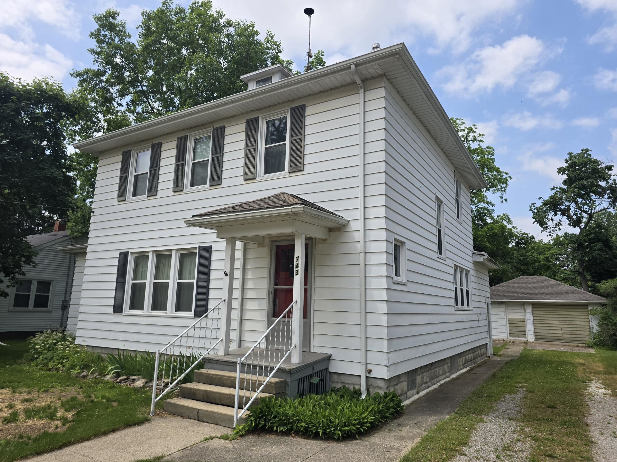 743 N Saginaw ST