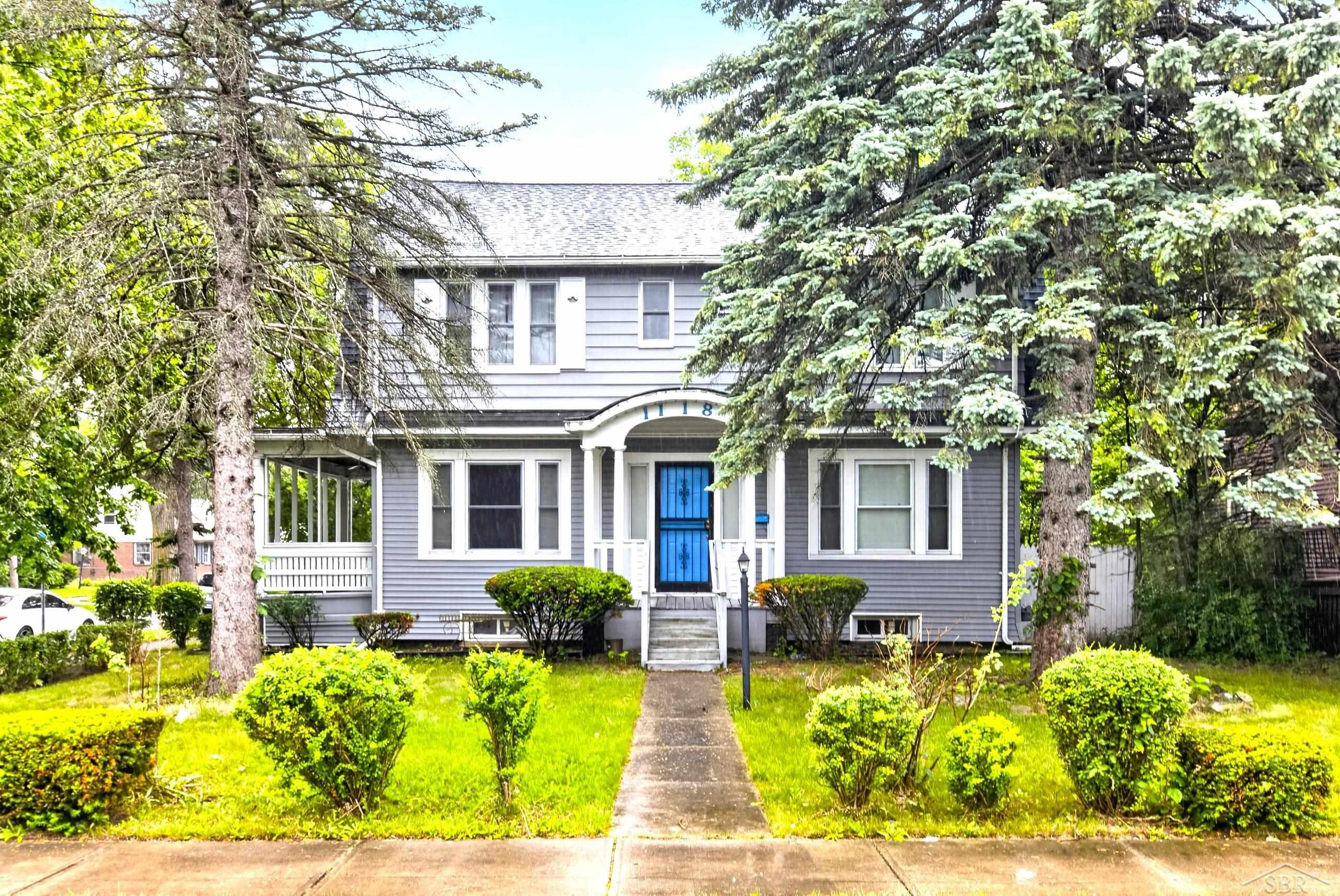 1118 E Holland AVE