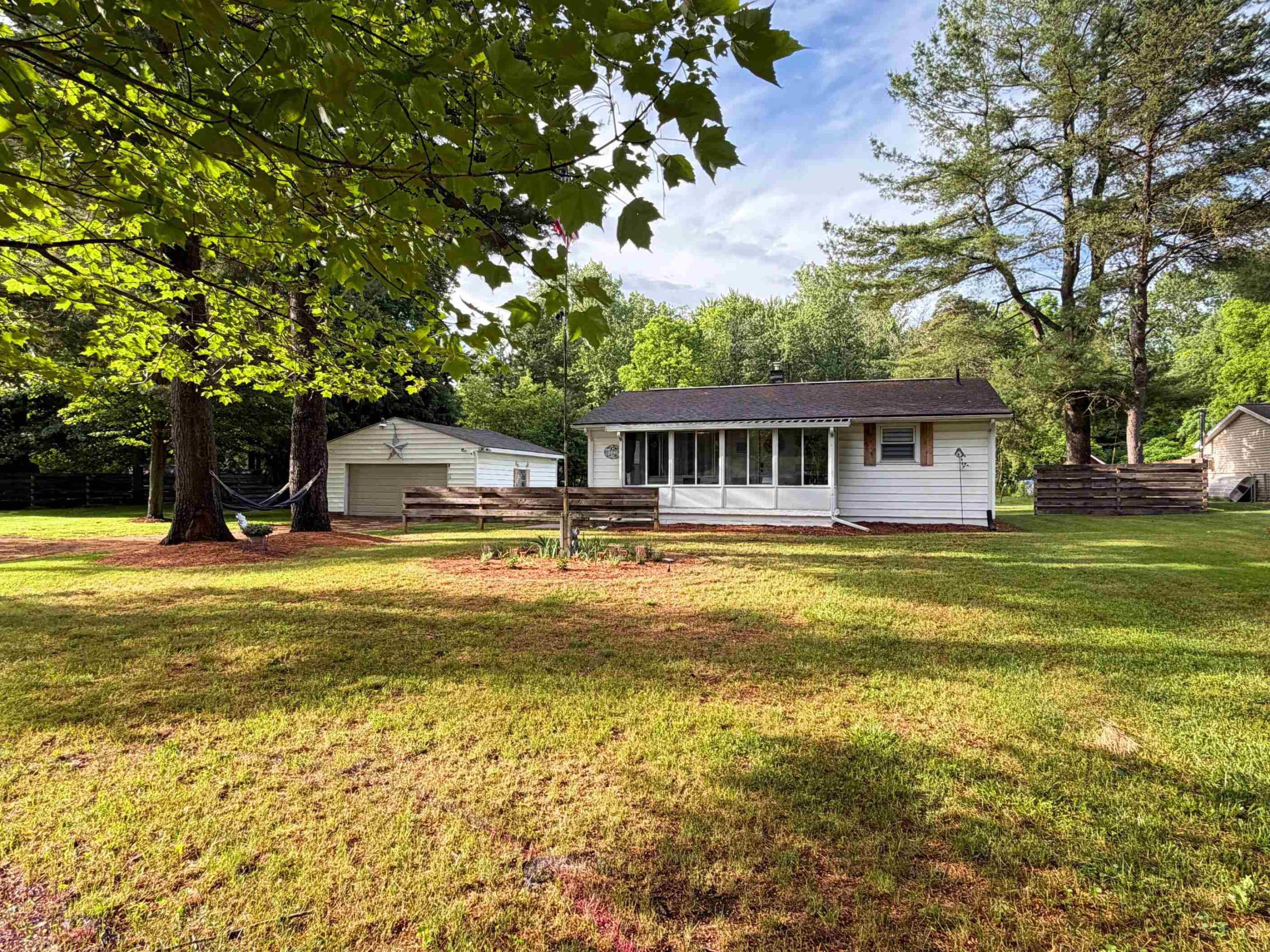 1079 W Moore RD