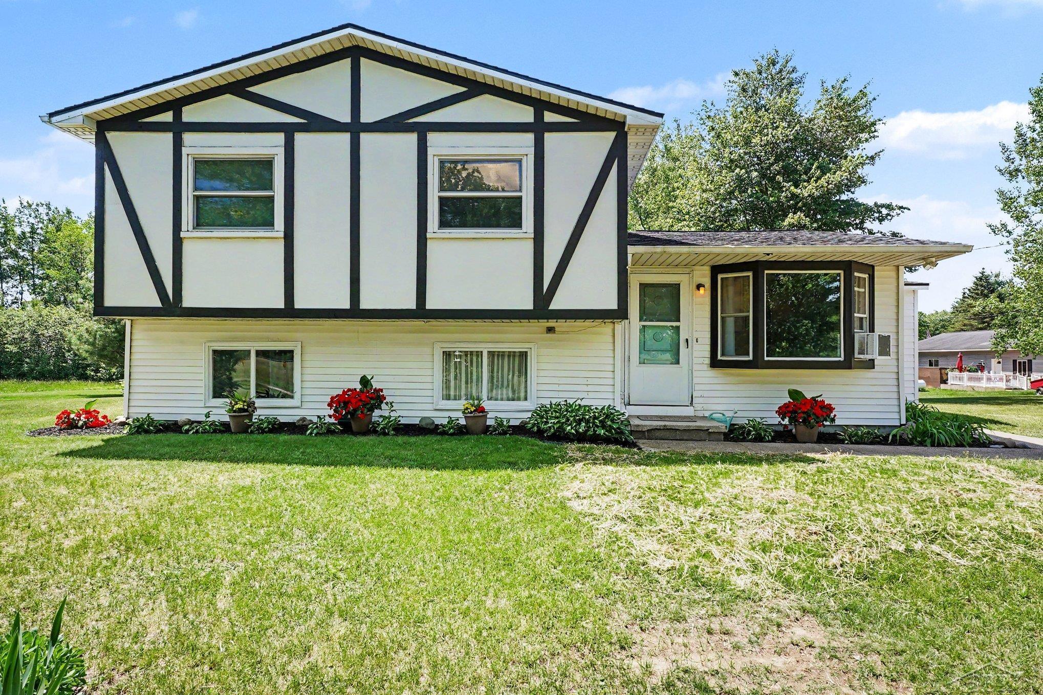 2424 E Shaffer RD