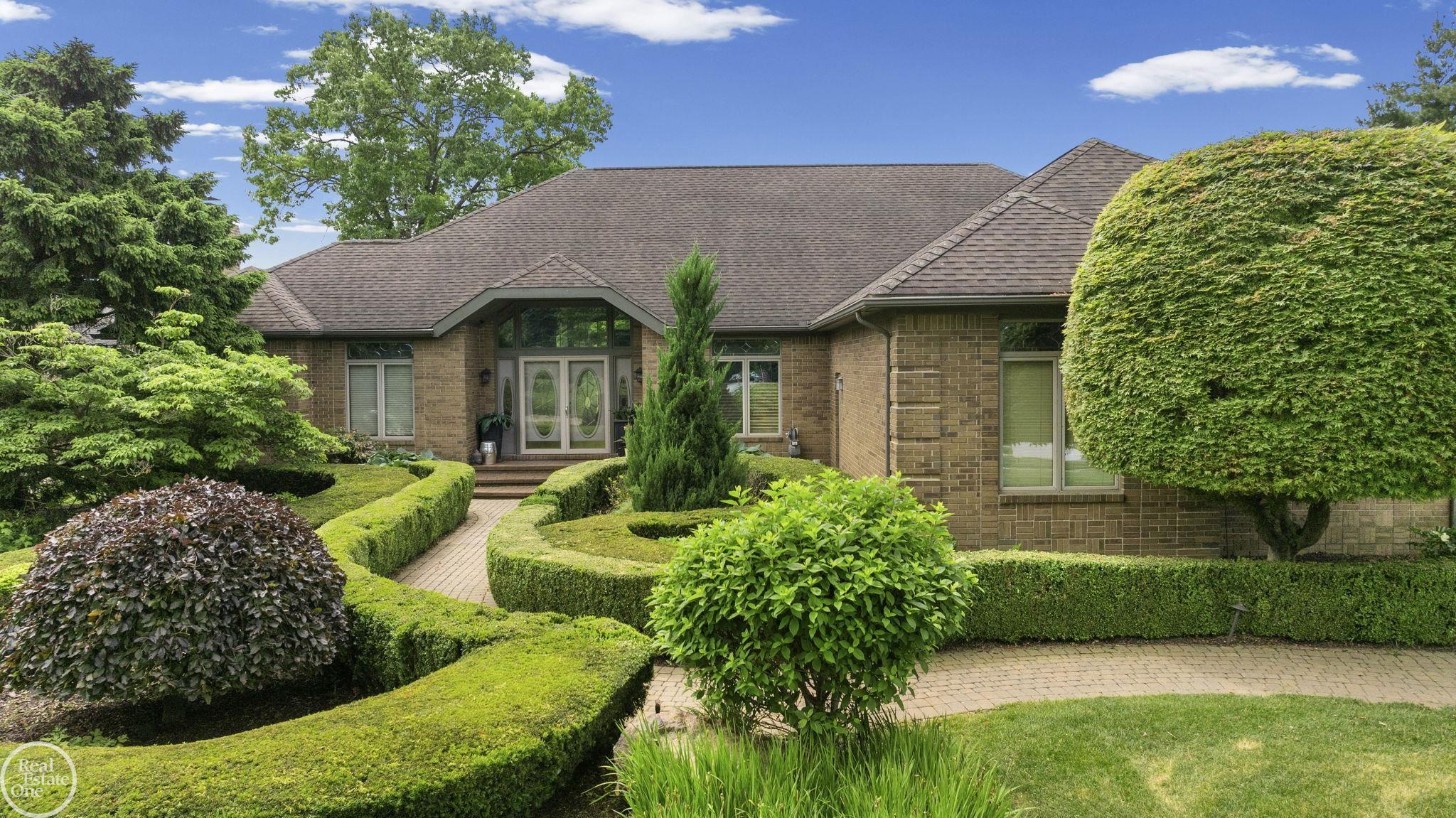 6718 Pond DR