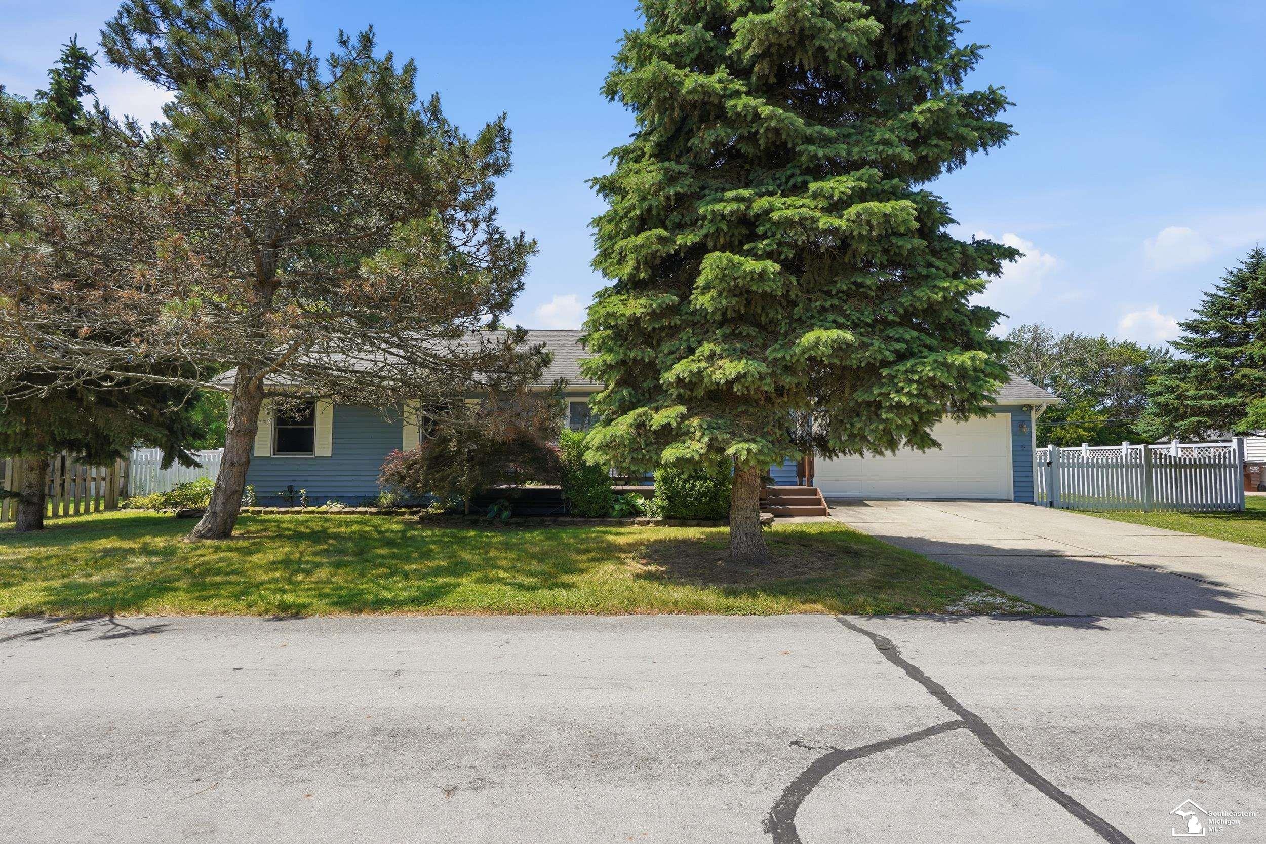 3484 Lakeshore DR