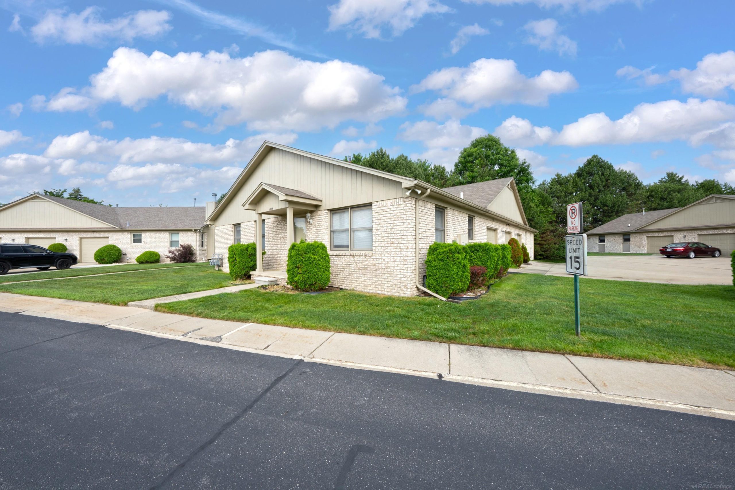41933 King Edward CT